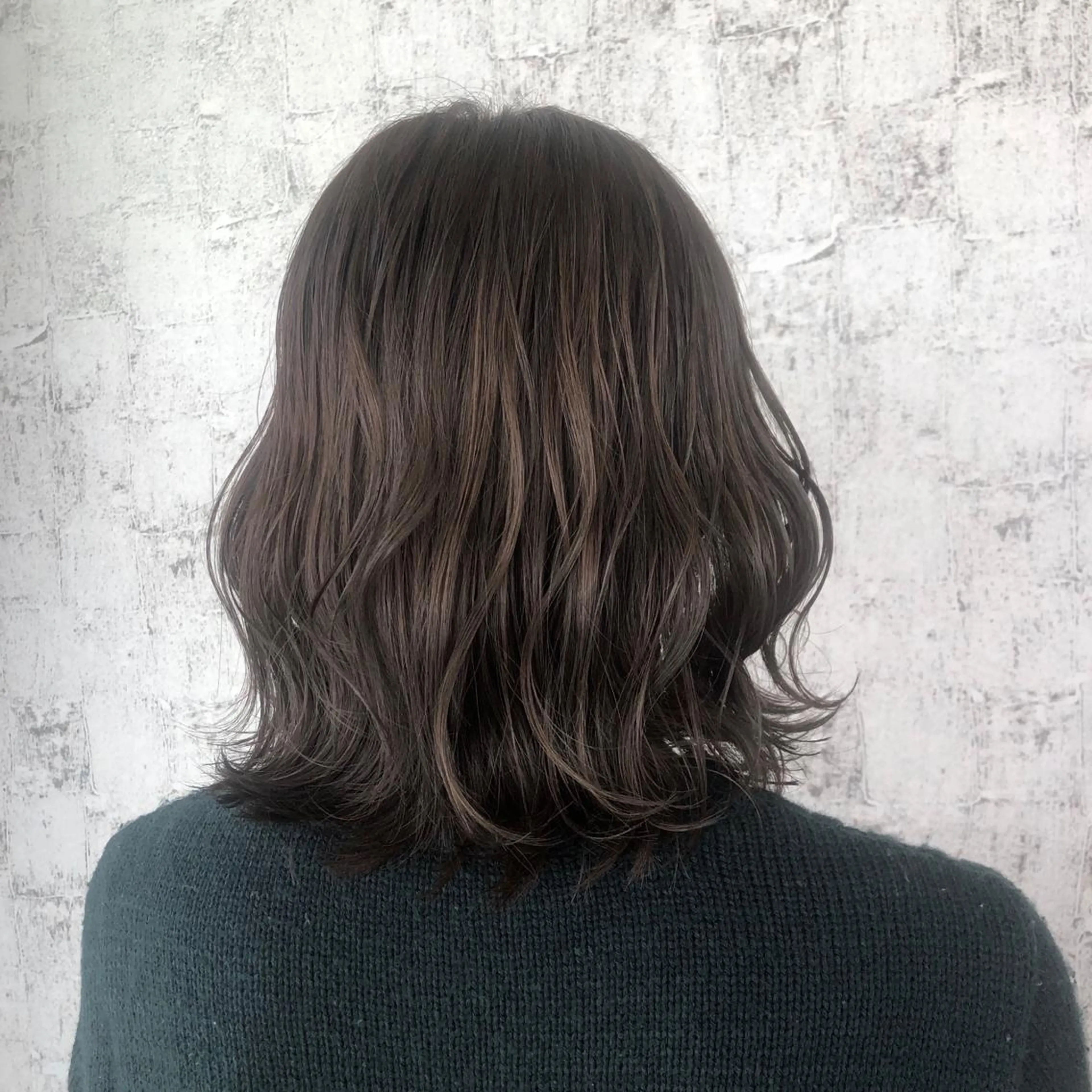 ミディアム カラー グレージュ イルミナカラー スターダスト ベージュ/インナー カラー🤍Rieのヘアスタイル