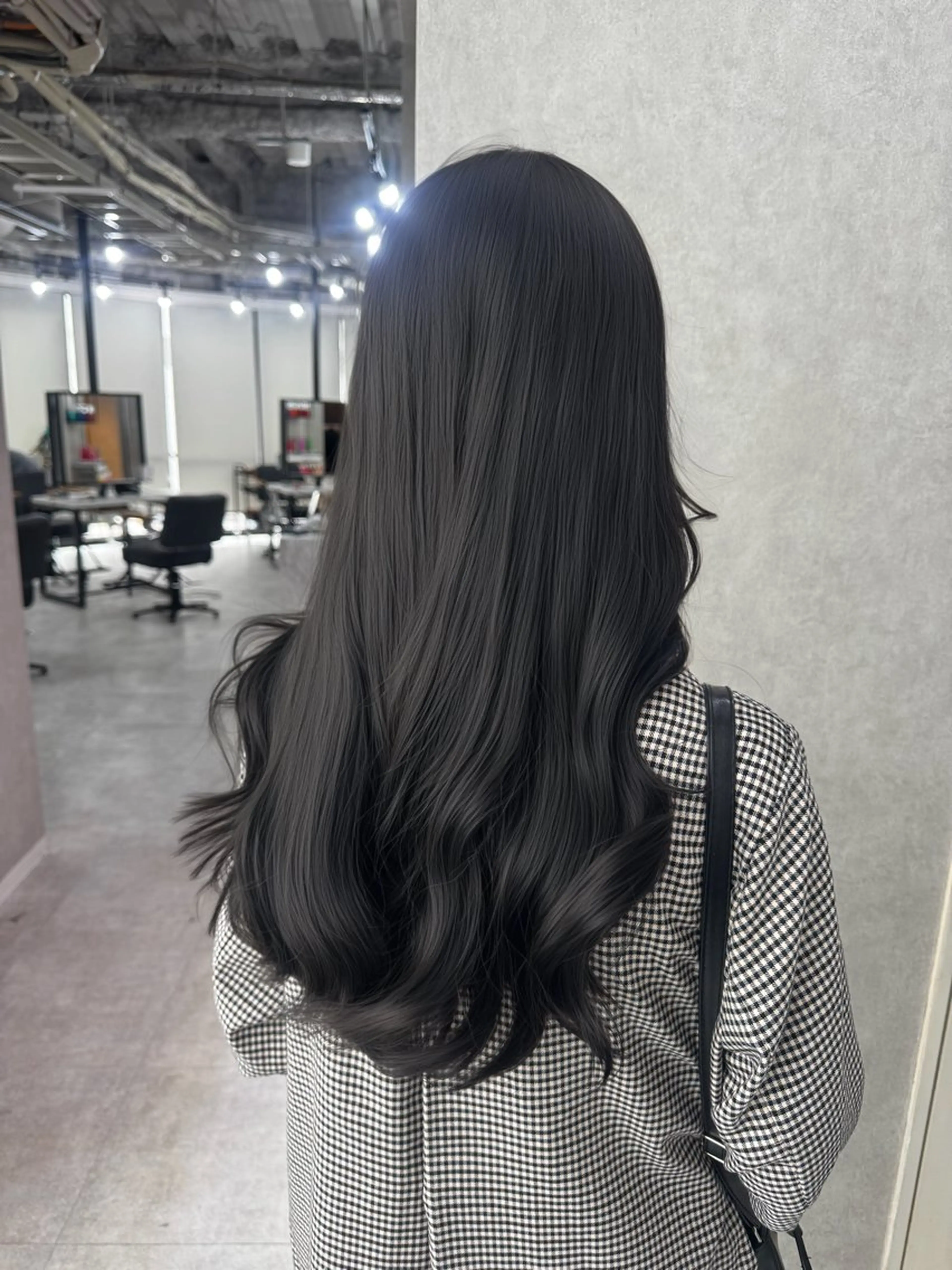 ロング カラー アッシュ アッシュブラウン ベージュカラー 黒髪 ブリーチ カット ヘアカラー トリートメント 赤み無し柔らかカラー 【梅田】madokaのヘアスタイル