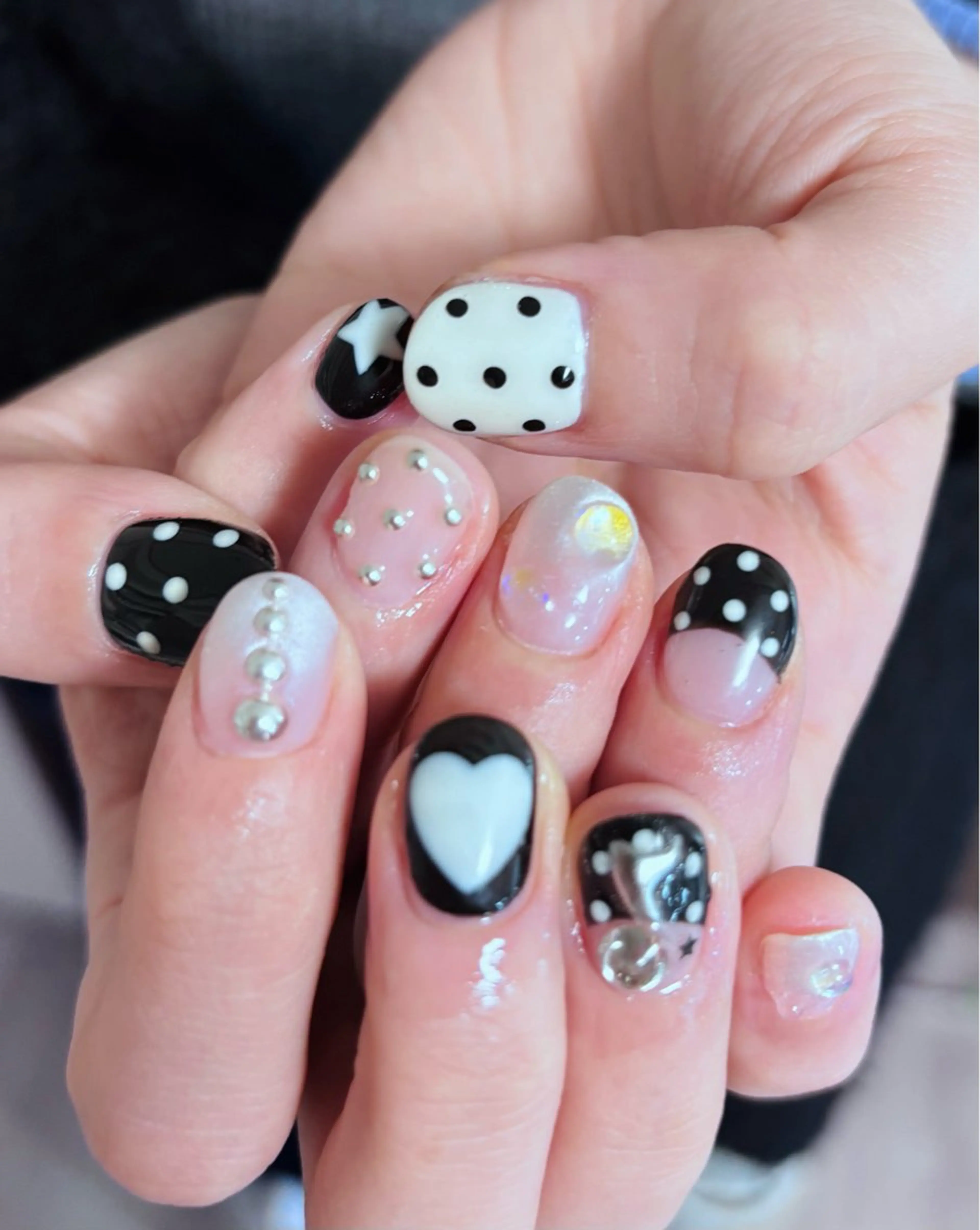 ネイル ドット 韓国ネイル シンプルネイル 銀河屋の猫所属・銀河屋 の猫のネイルデザイン