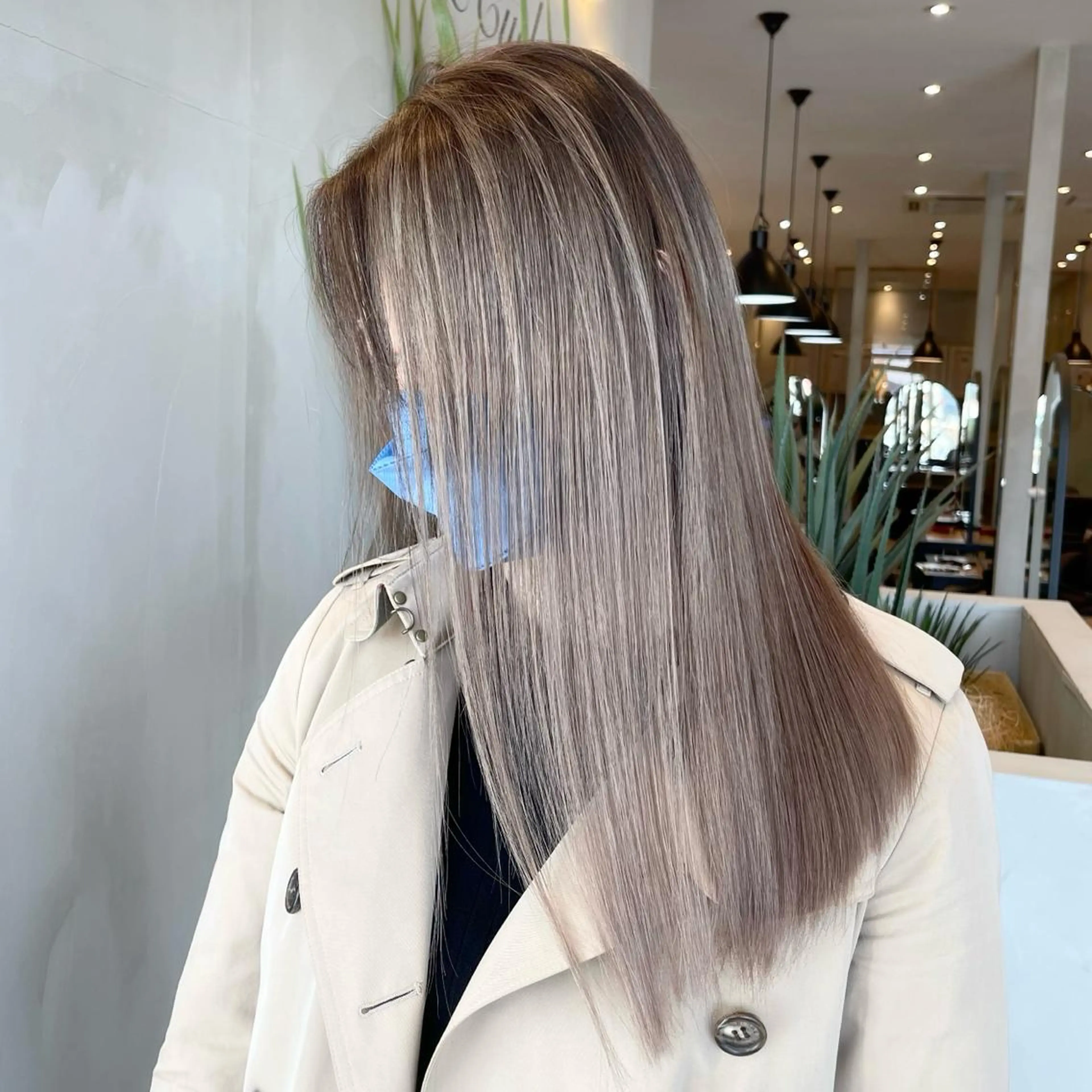 セミロング カラー ヘアアレンジ バレイヤージュ デザインカラー ハイライトカラー 外国人風カラー ハイライト カット ヘアカラー トリートメント アンドウ ユウ/ レイヤーカット/韓国のヘアスタイル