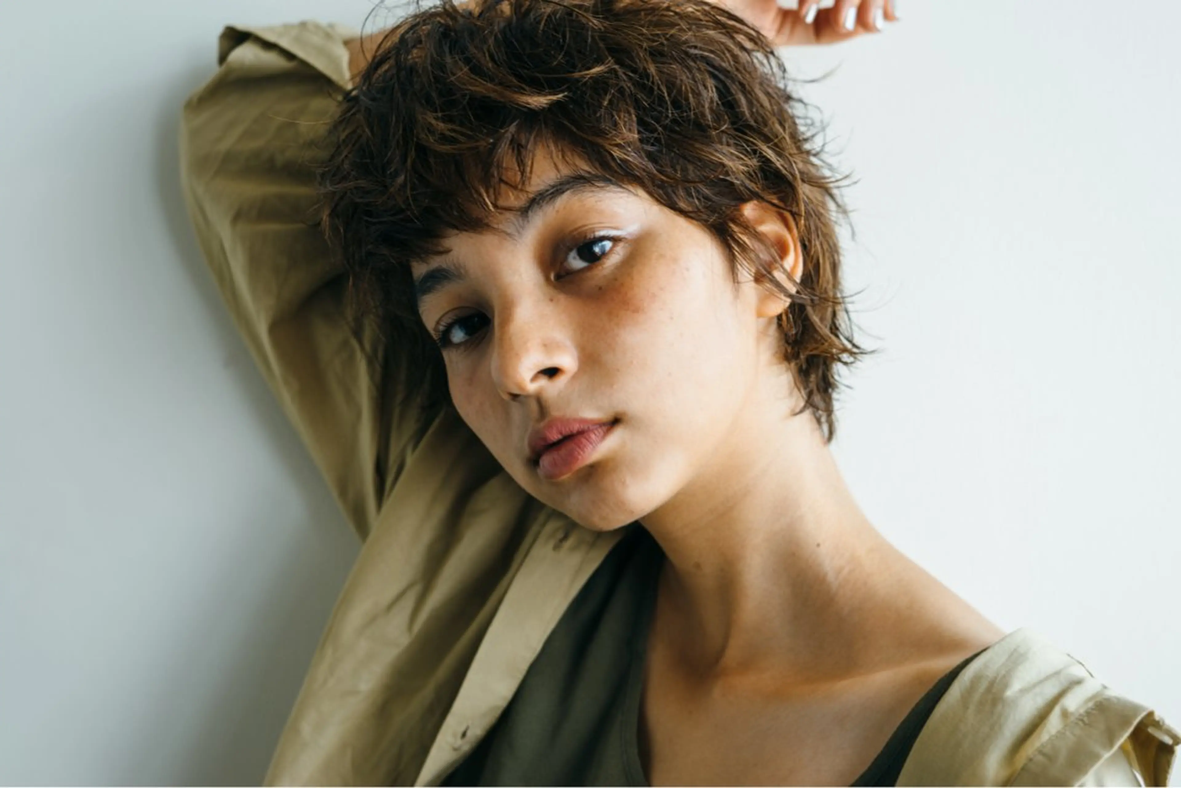 ショート カラー ハイライト/レイヤー ミルクティー/山本のヘアスタイル