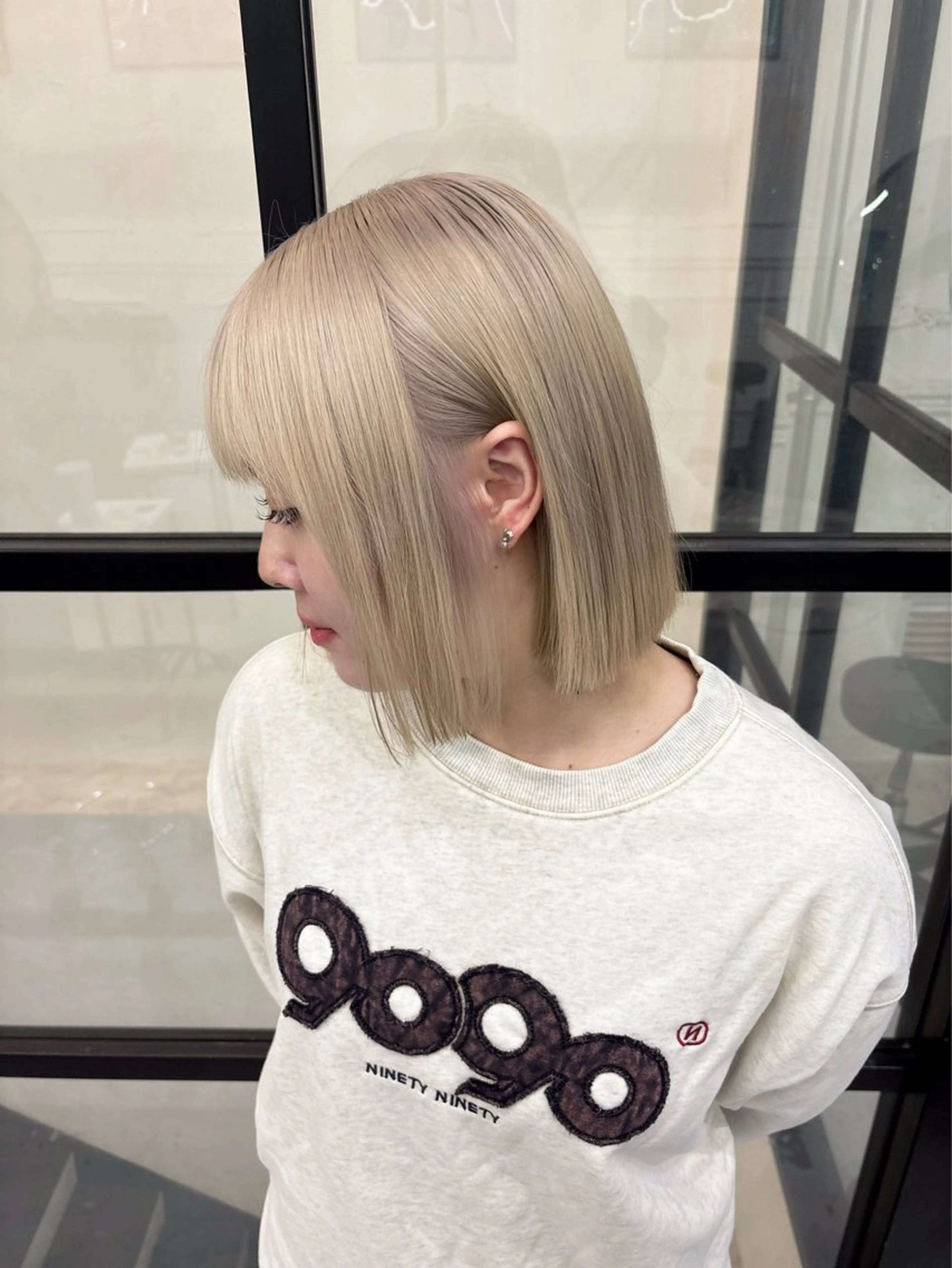 ショート カラー ブロンド ホワイトブロンド ボブ カット ヘアカラー トリートメント 佐伯 鼓乃美のヘアスタイル