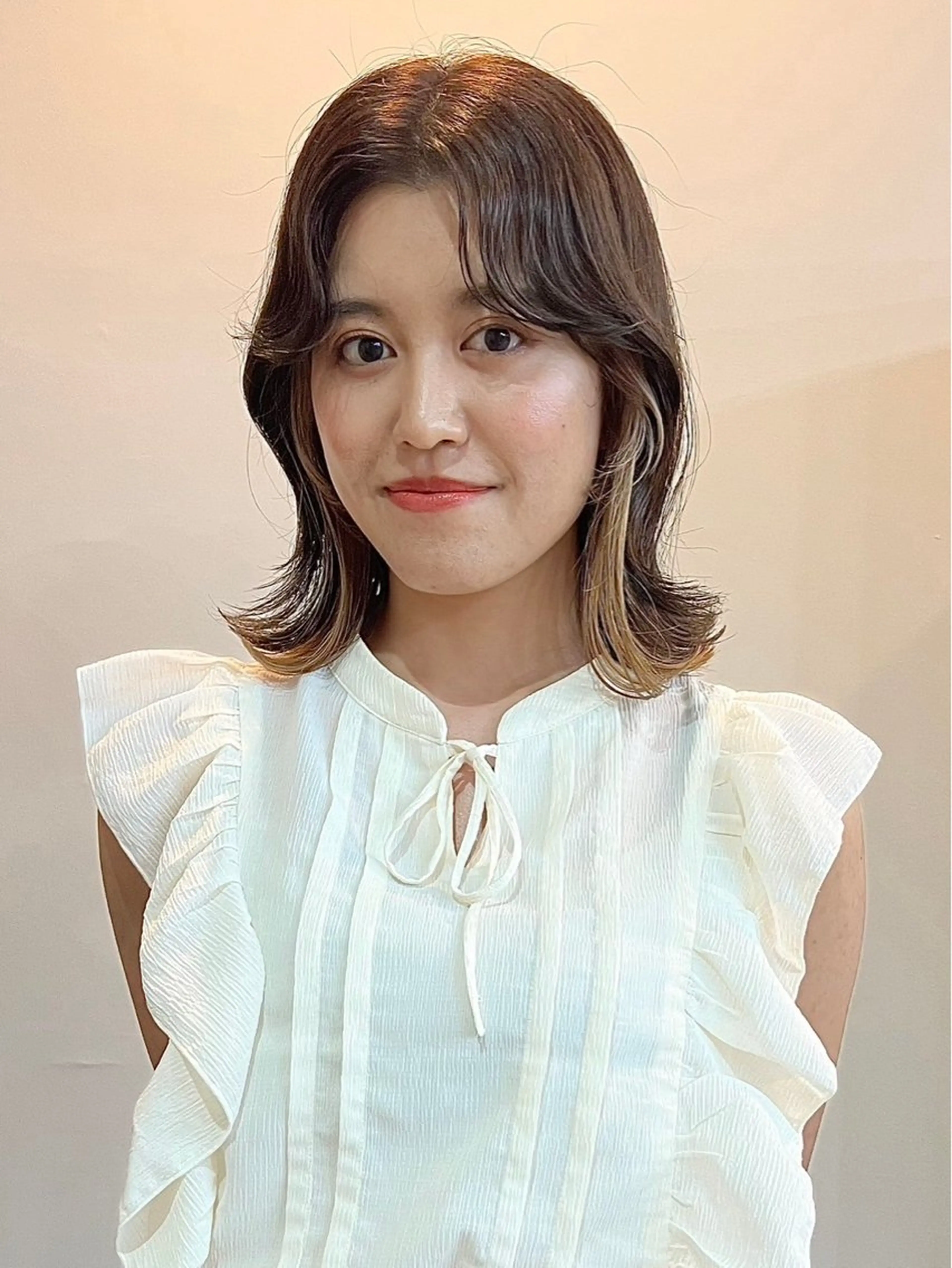 ミディアム 横山 奈央のヘアスタイル