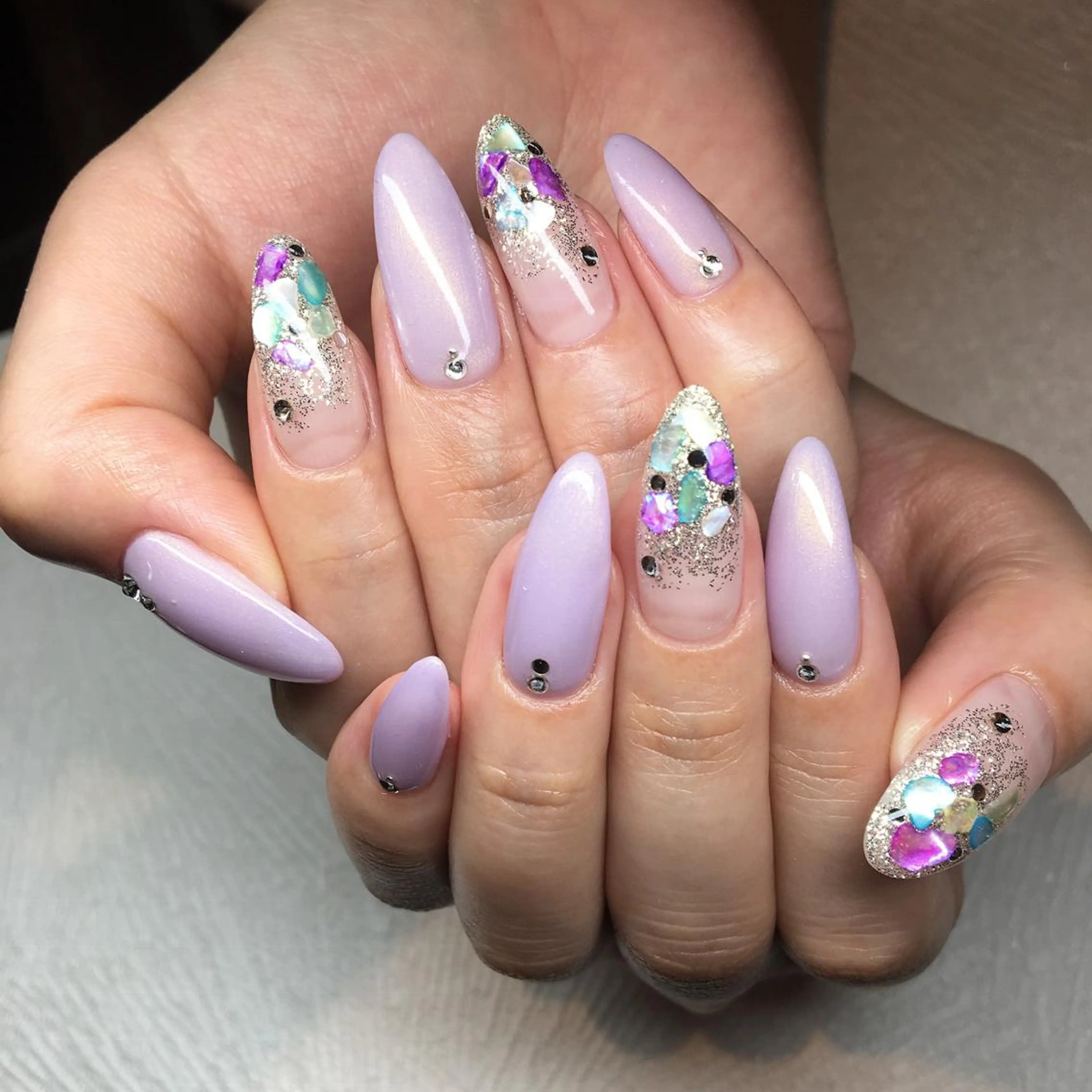 ネイル repos~ルポ~所属・里見 麗のネイルデザイン