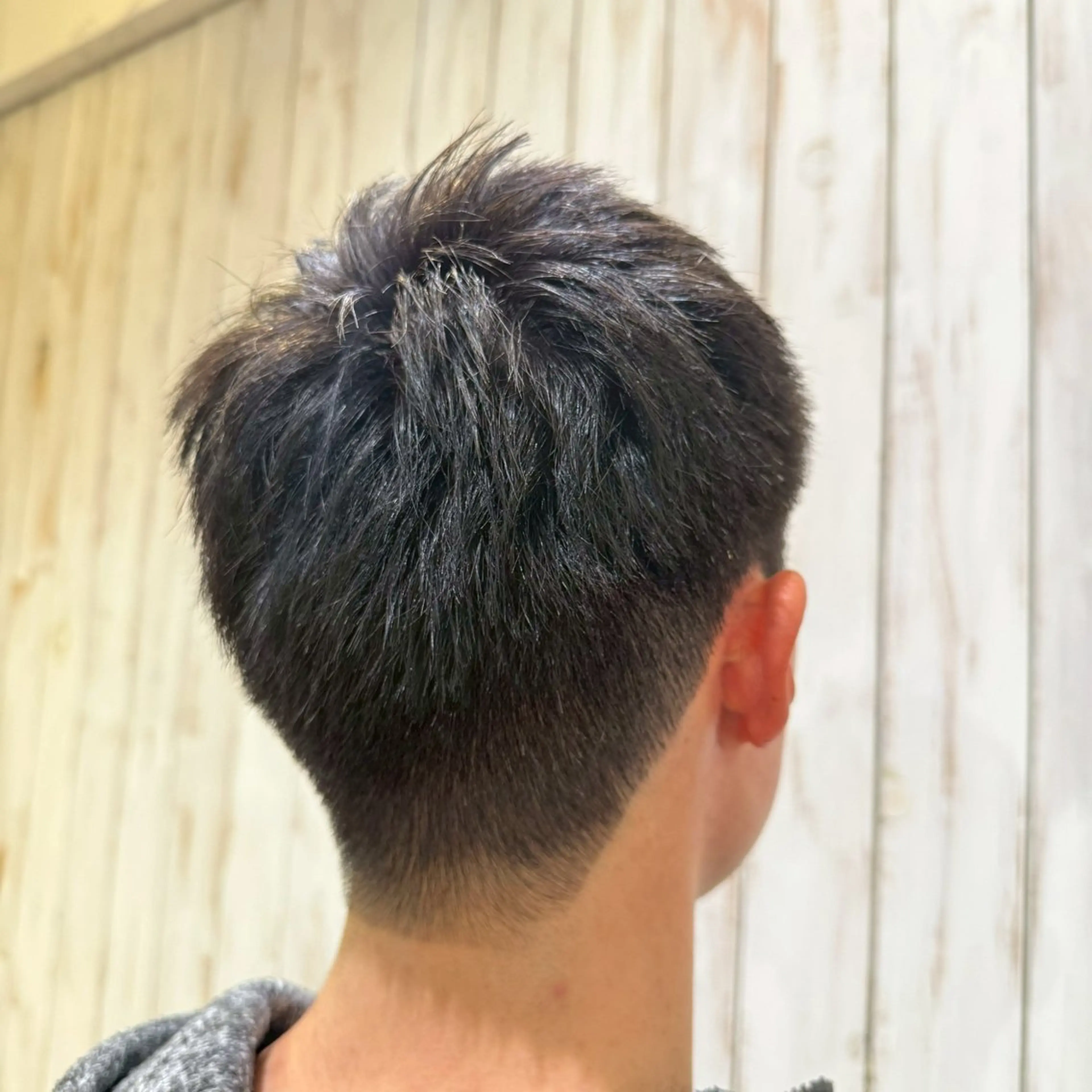 メンズ 刈り上げ 野崎 桃実のヘアスタイル