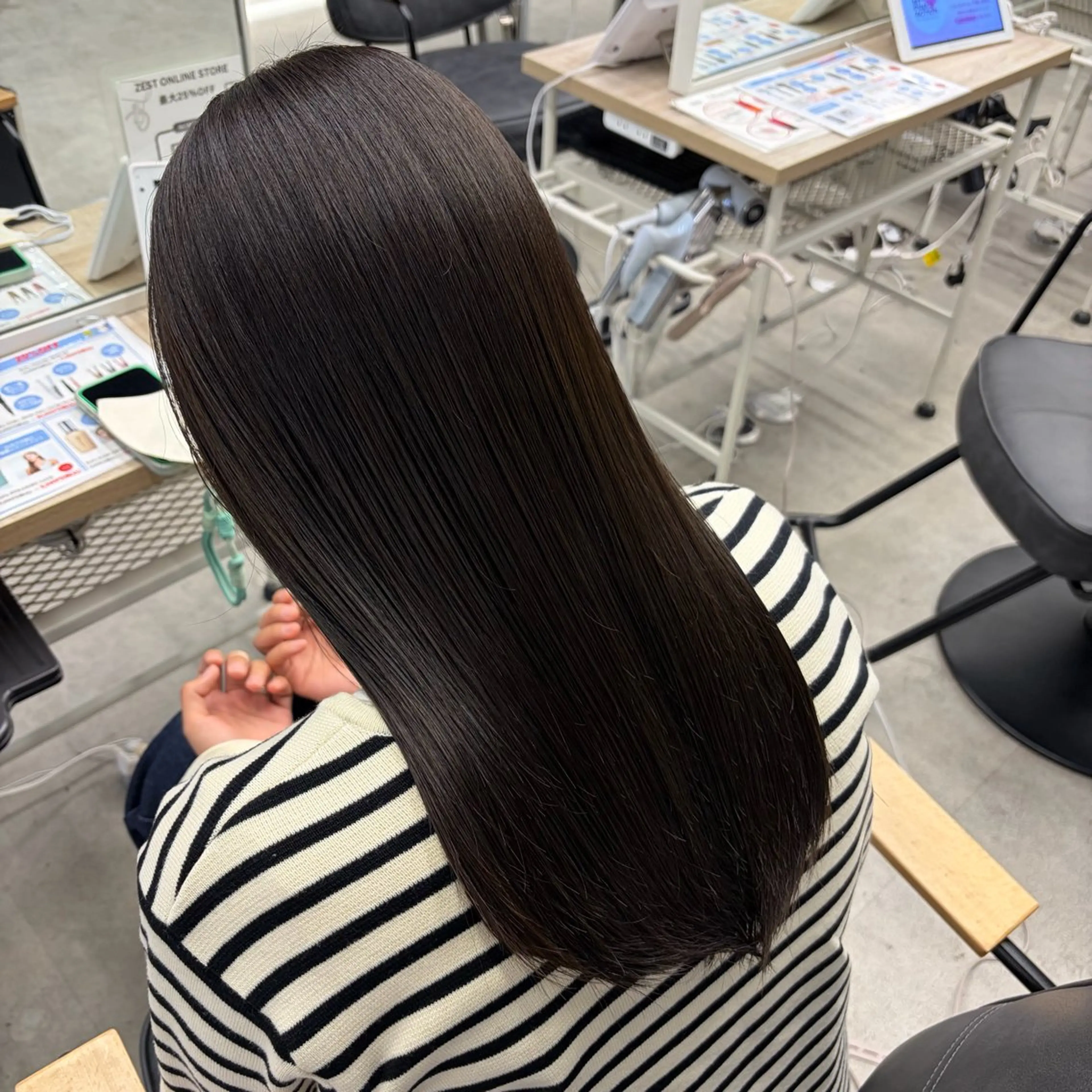 セミロング カラー ヘアカラー ななみ.⋆𝜗𝜚 艶カラー/まつパのヘアスタイル