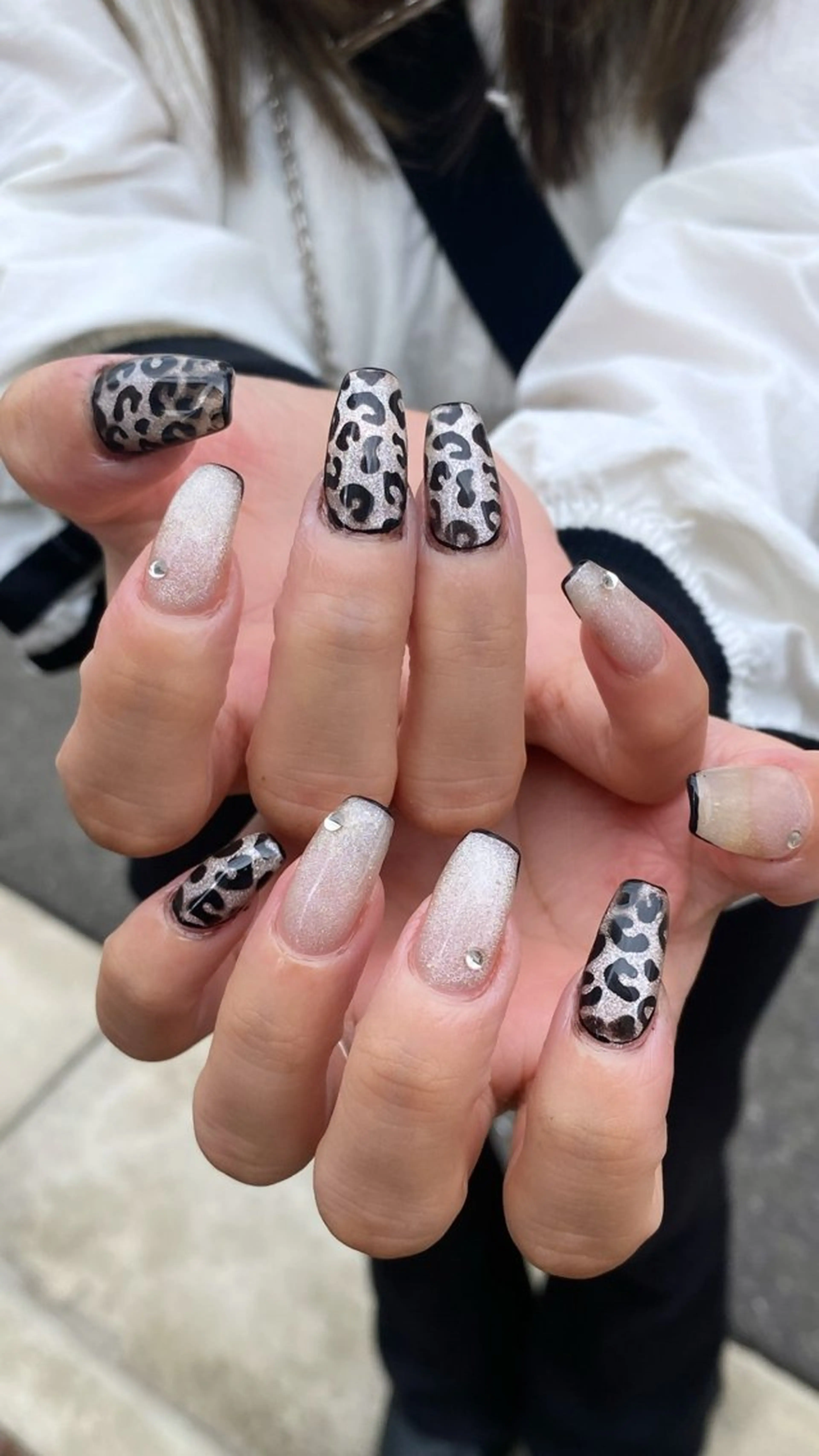 ネイル ハンドネイル ＼近畿大学／近く🦢 Swanのネイルデザイン