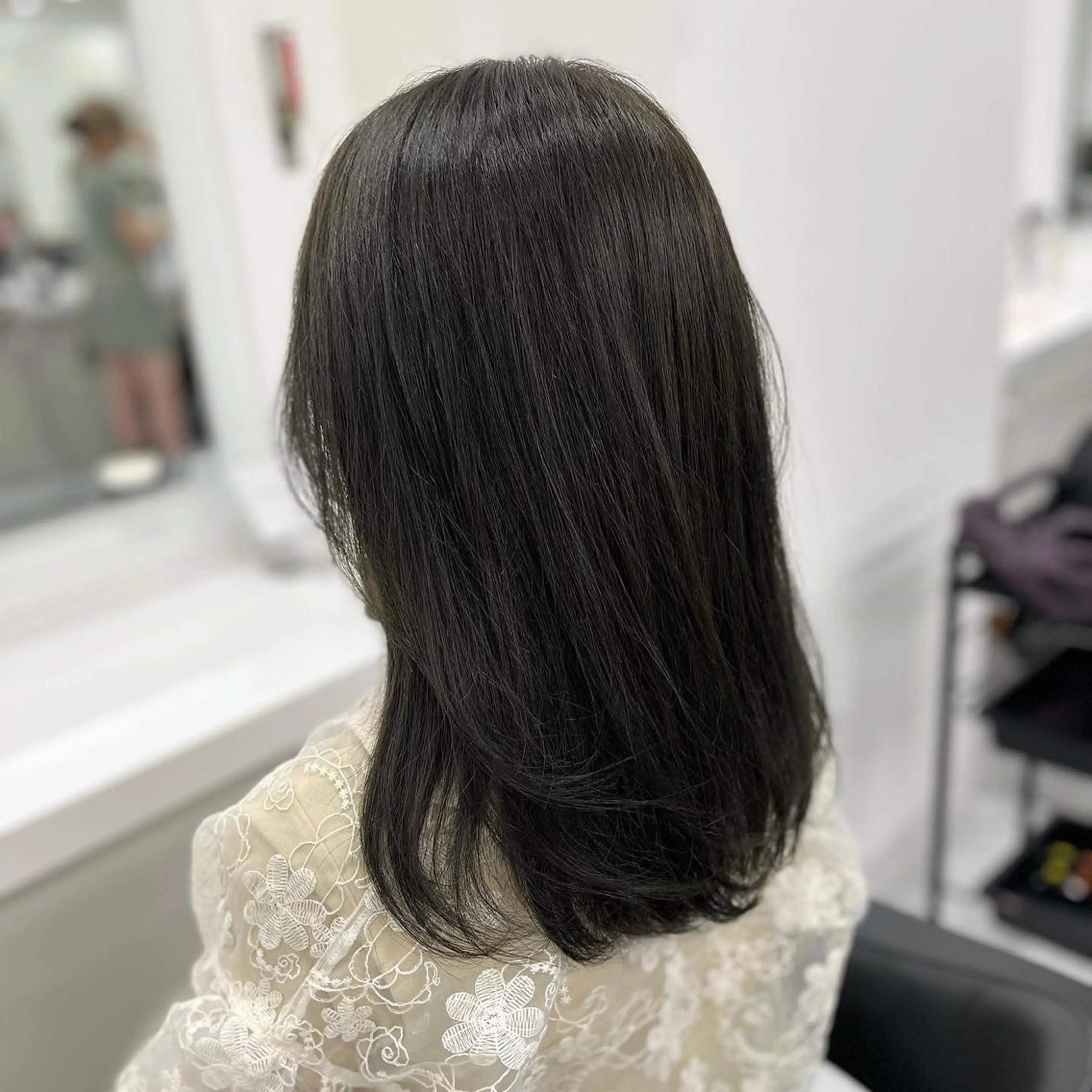 ミディアム カラー 🩵色落ち可愛い 寒色カラー🩵のヘアスタイル