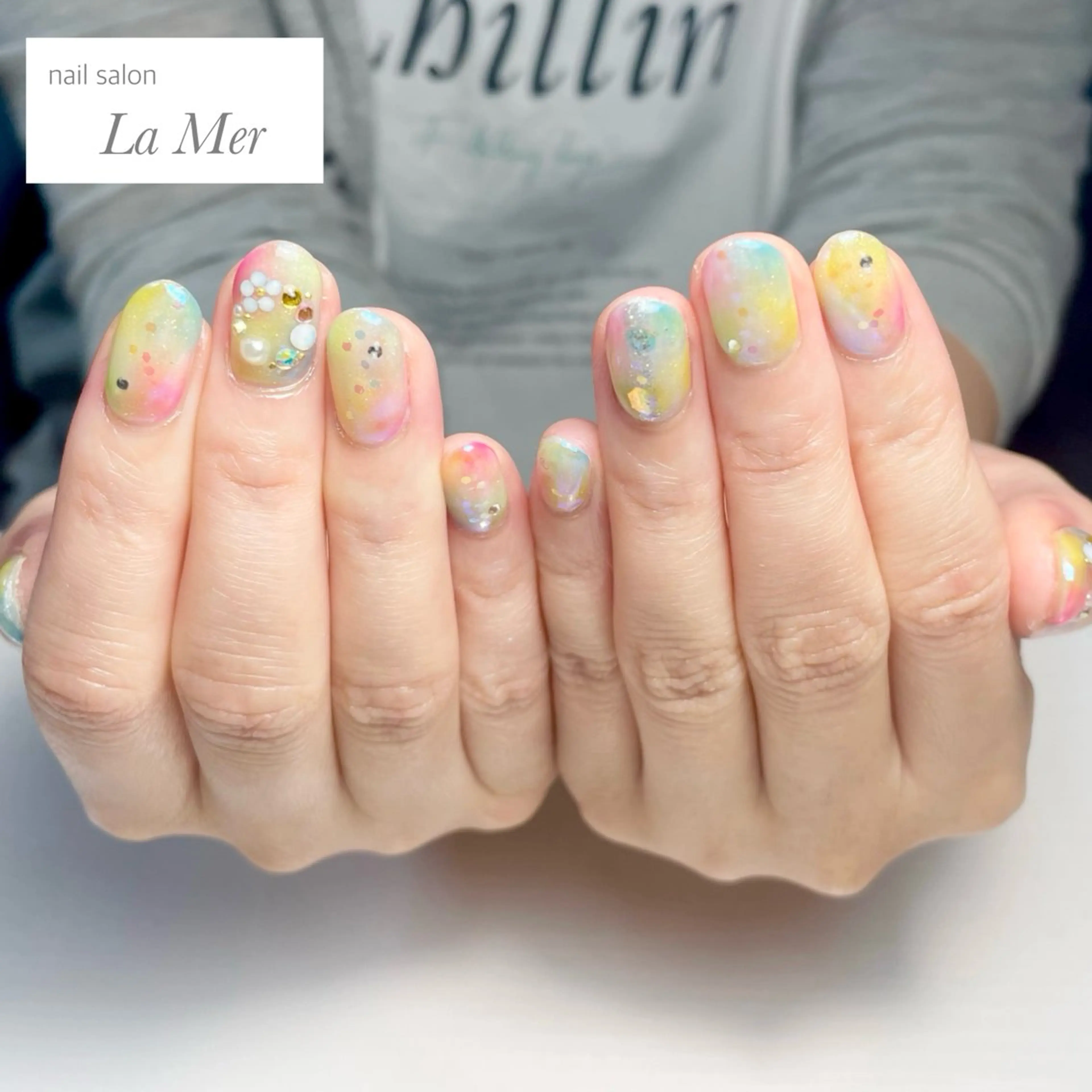 ネイル オーロラネイル フラワーネイル 大理石ネイル(マーブル) 持ち込み ニュアンスネイル nailsalon La Merのネイルデザイン