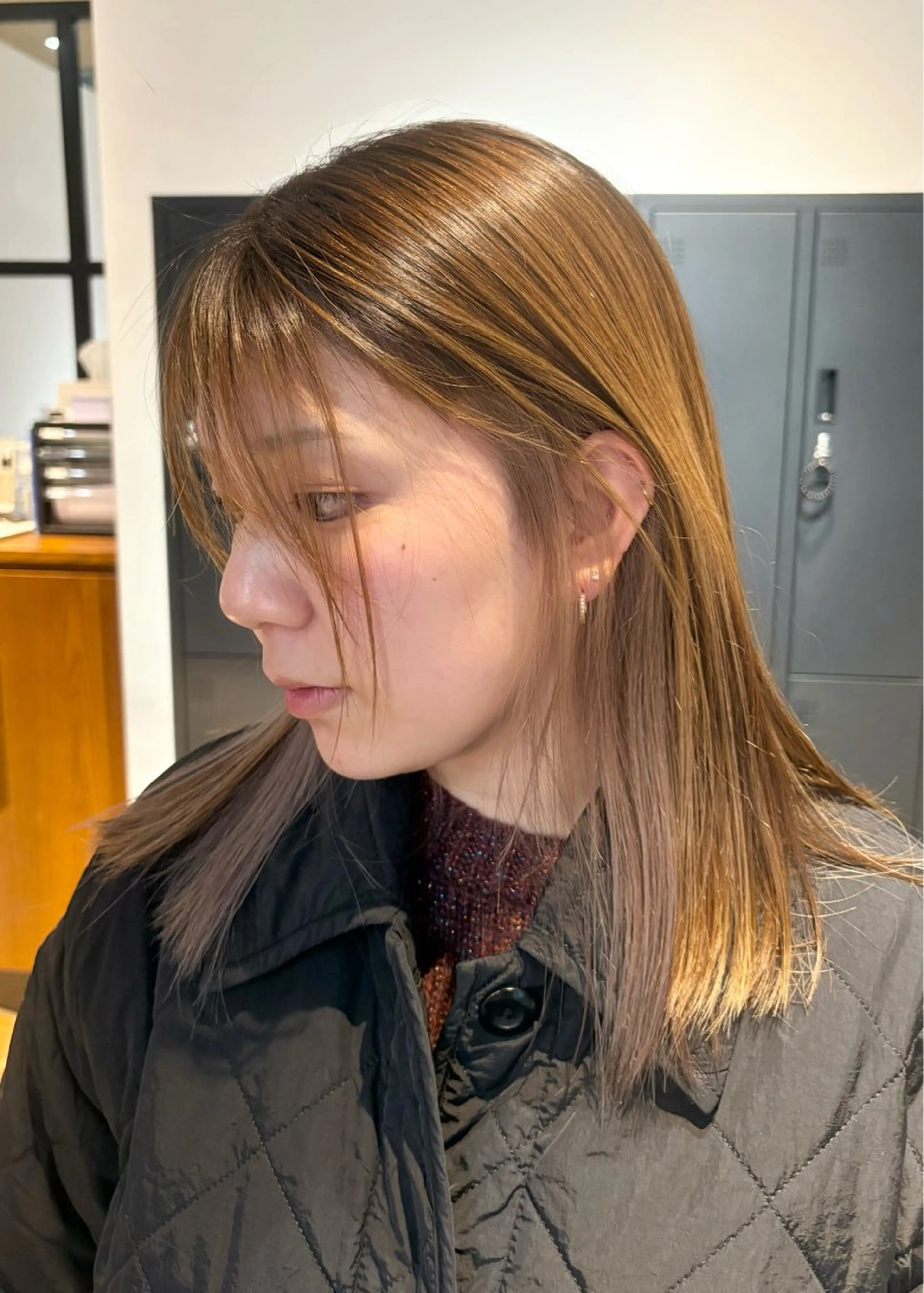 セミロング カラー ベージュカラー ブリーチ イヤリングカラー インナーカラー ヘアカラー 櫻井 海星のヘアスタイル