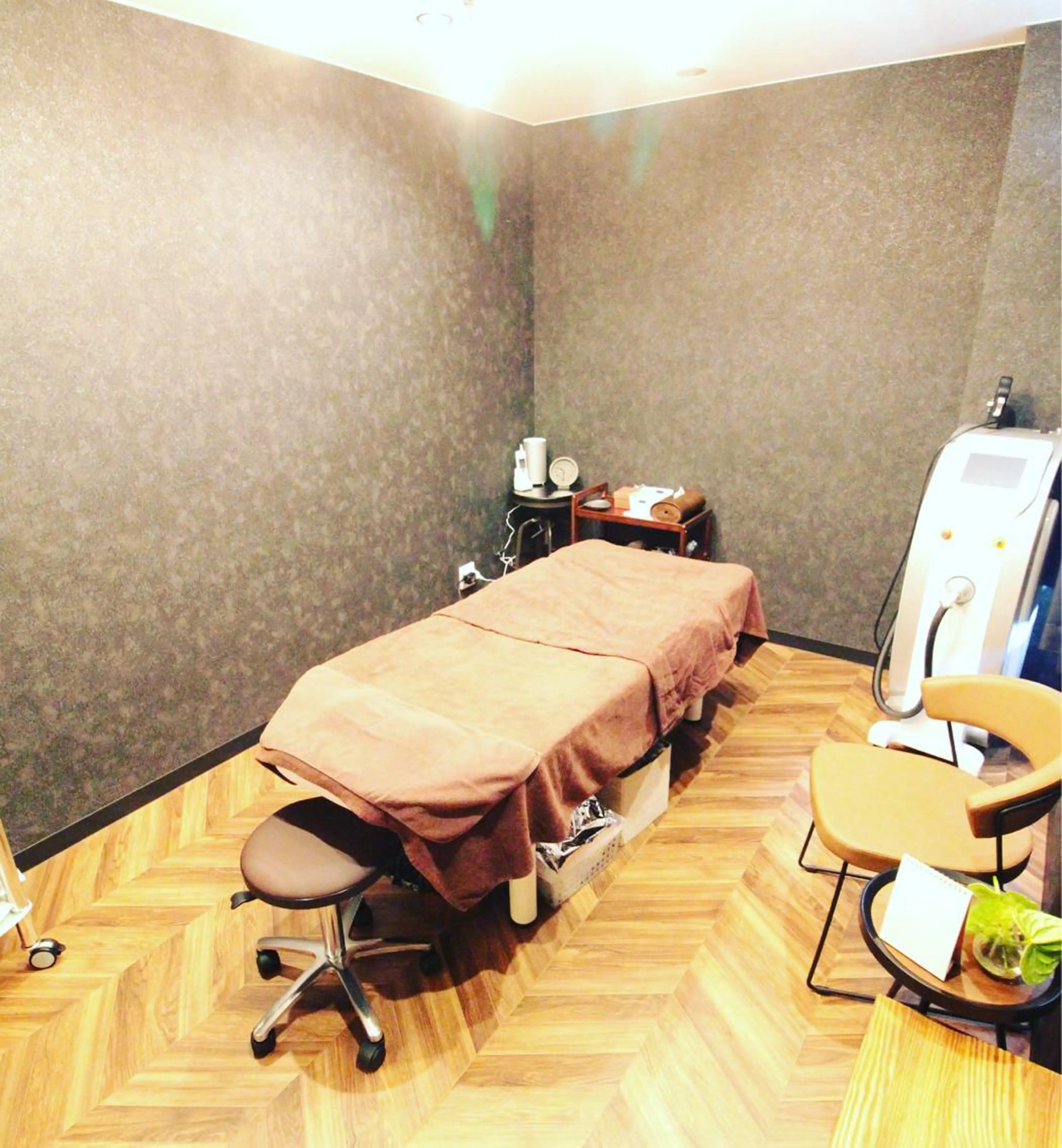 PLATINUMFEEL所属・ガンコなコリ専門‼︎ 下村ひとみのエステ・リラクイメージ