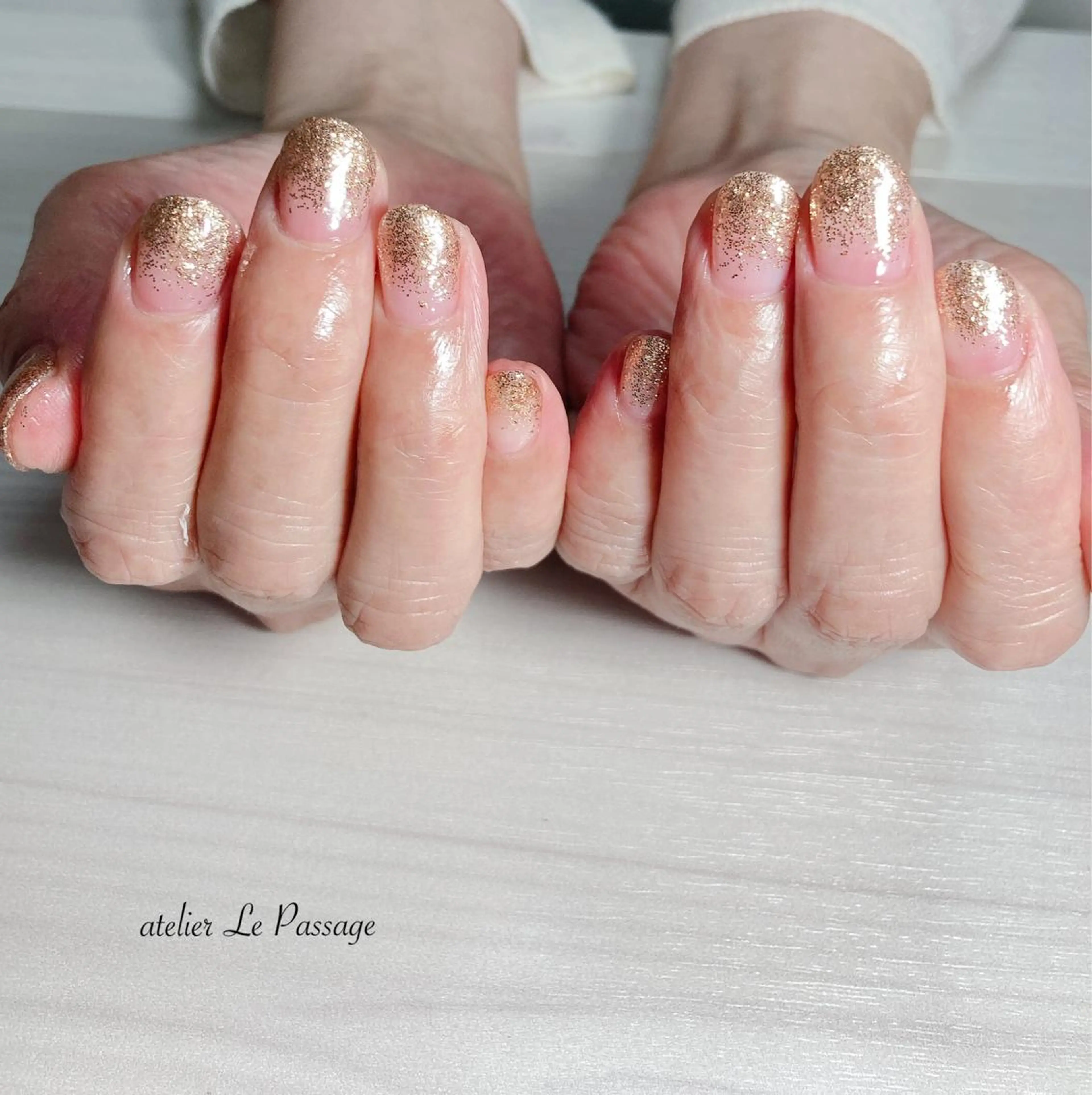 ネイル ジェルネイル ラメ(グリッター) ラメグラデーション オフィスネイル ワンカラーネイル Atelier Le Passage所属・h nakatsukaのネイルデザイン