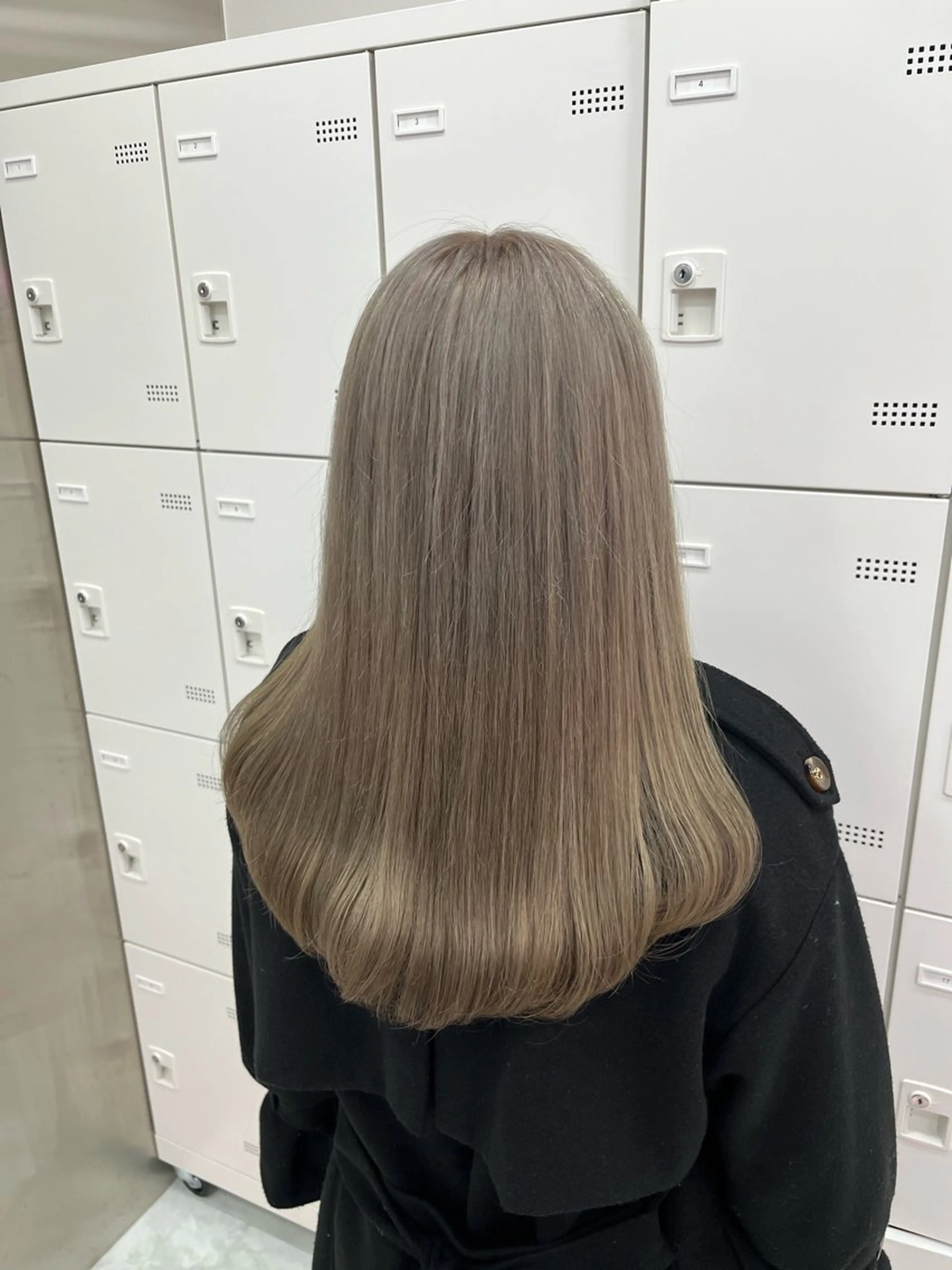 ロング ヘアカラー トリートメント ヘッドスパ ヘアセット ❤︎ワンホンガーリー なハイトーンヘア❤︎のヘアスタイル