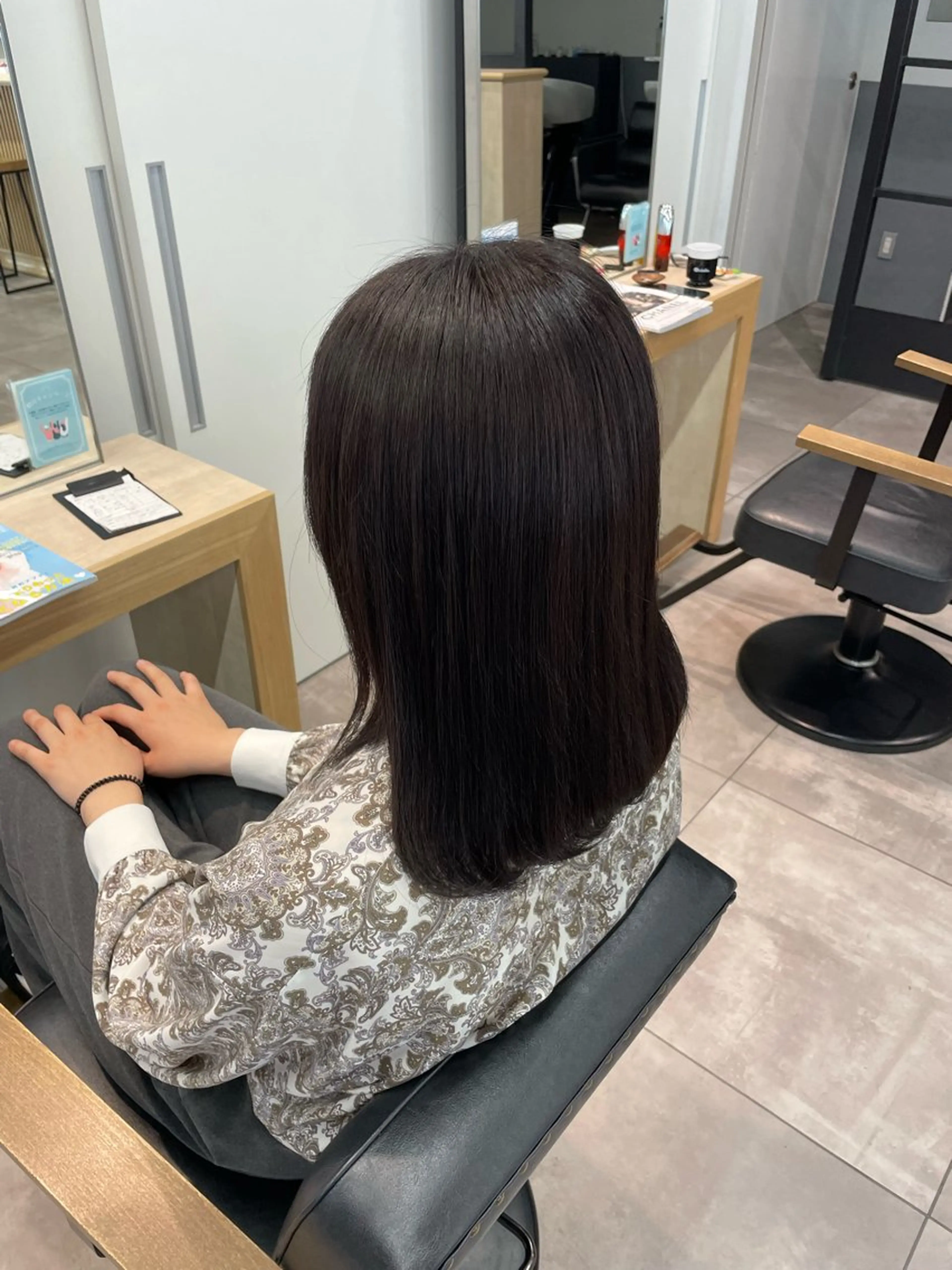 セミロング 透明感カラー×ヘア アレンジ🪽しおりのヘアスタイル