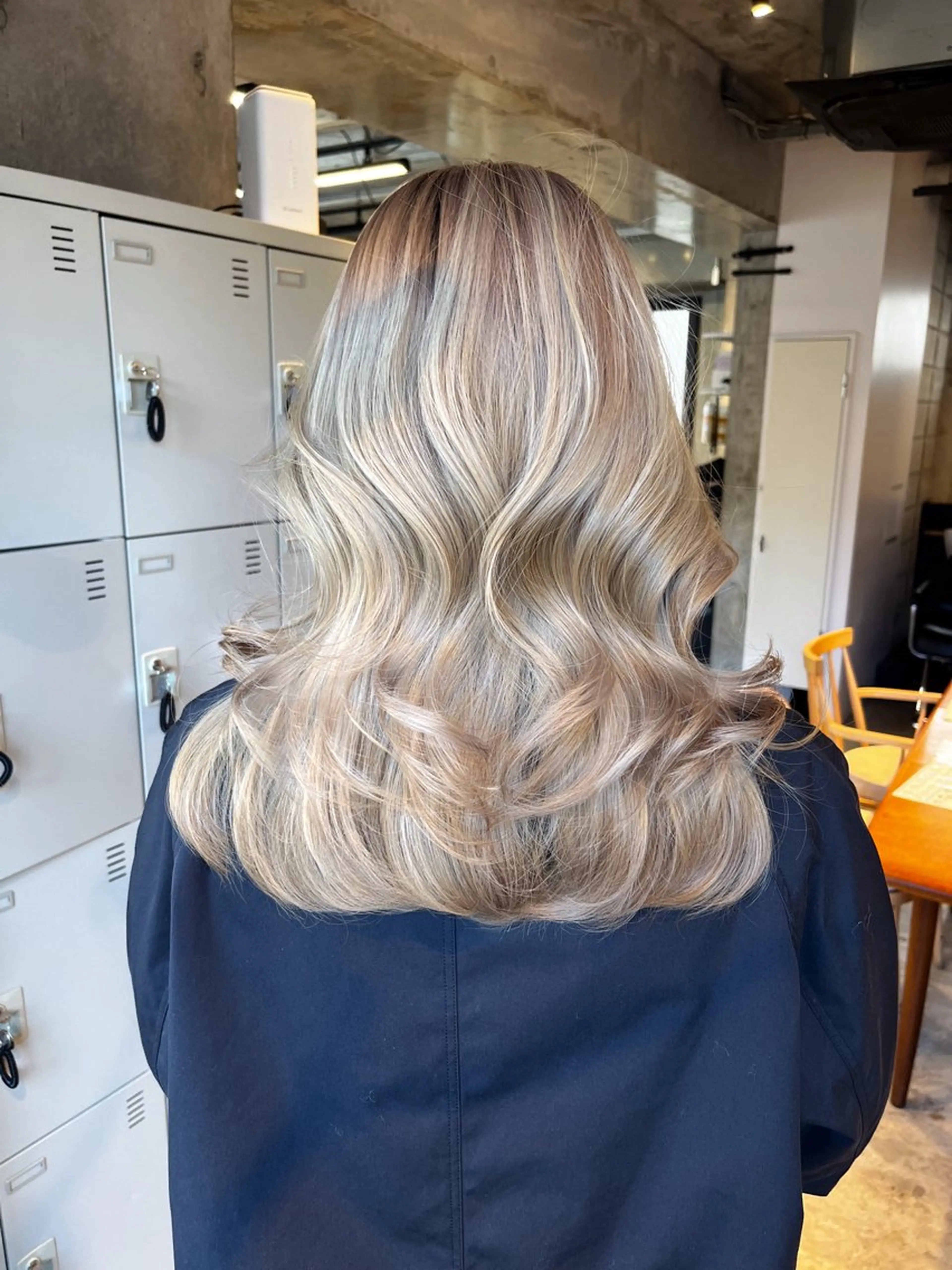 カラー ヘアカラー ウルフとデザイン カラーの神のヘアスタイル