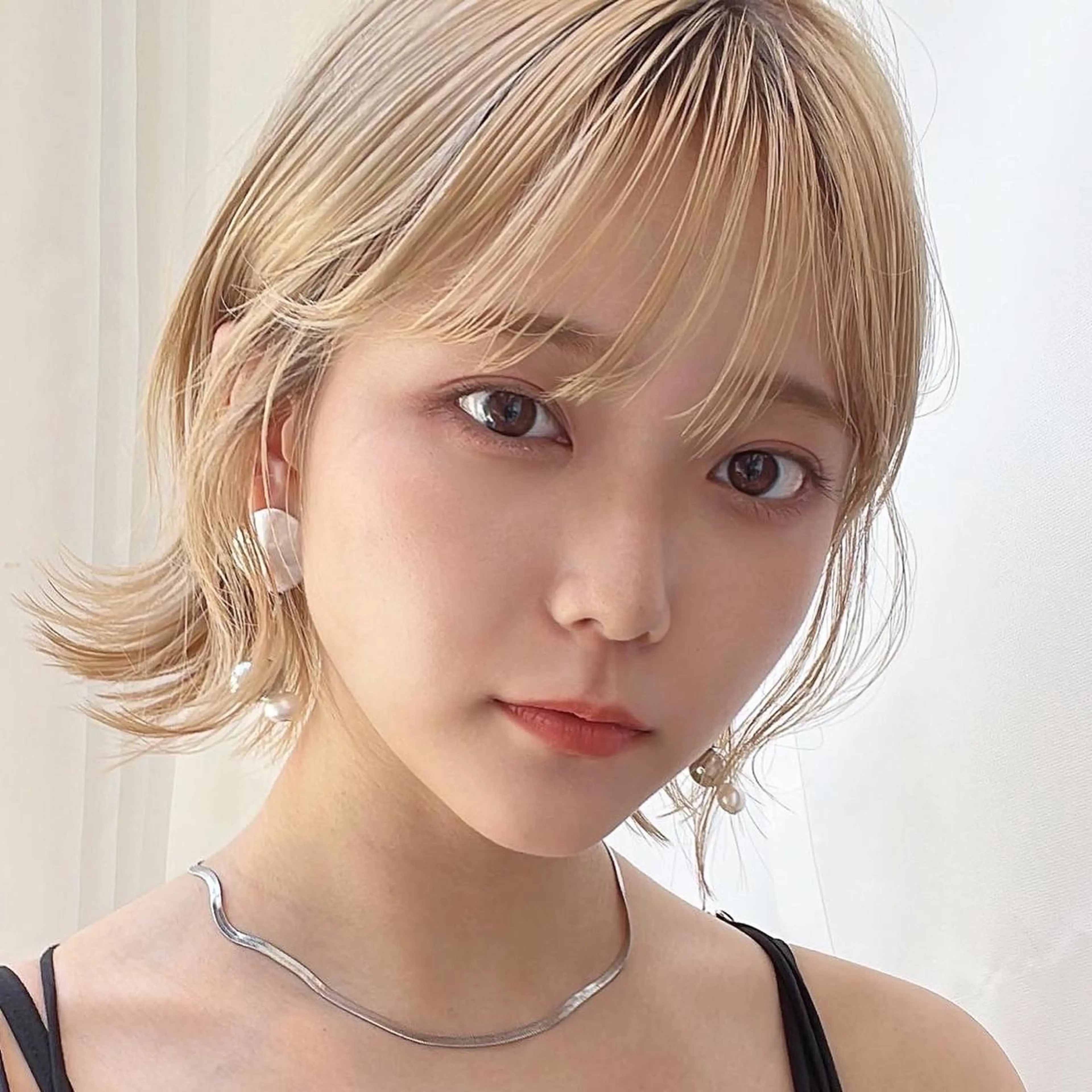 ミディアム カラー ベージュカラー 透明感カラー グレージュ ボブ カット ヘアカラー トリートメント レイヤー専門家 ダブルカラー修のヘアスタイル