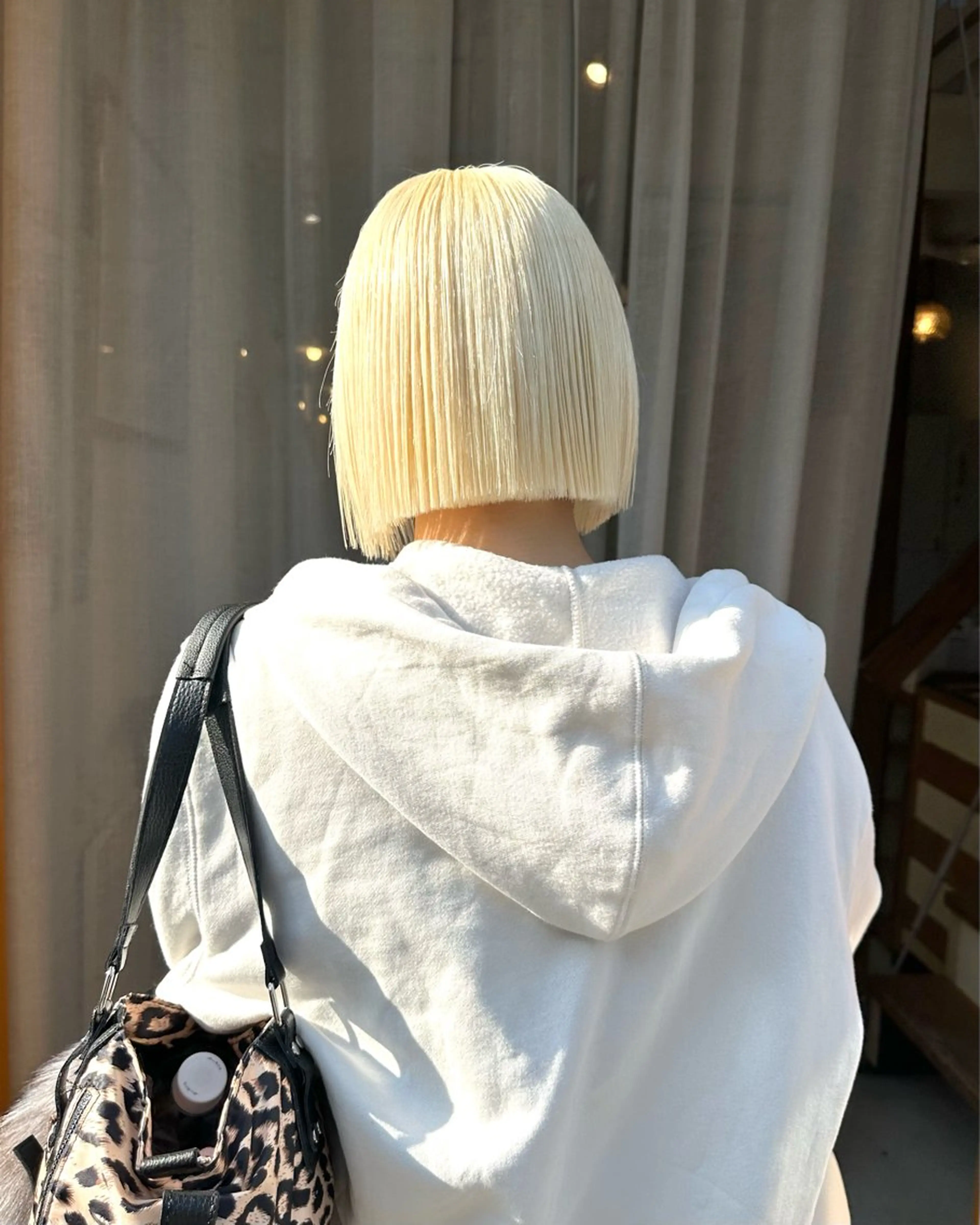 ショート ヘアカラー トリートメント 抜きっぱなしブロンド ササキカズマのヘアスタイル