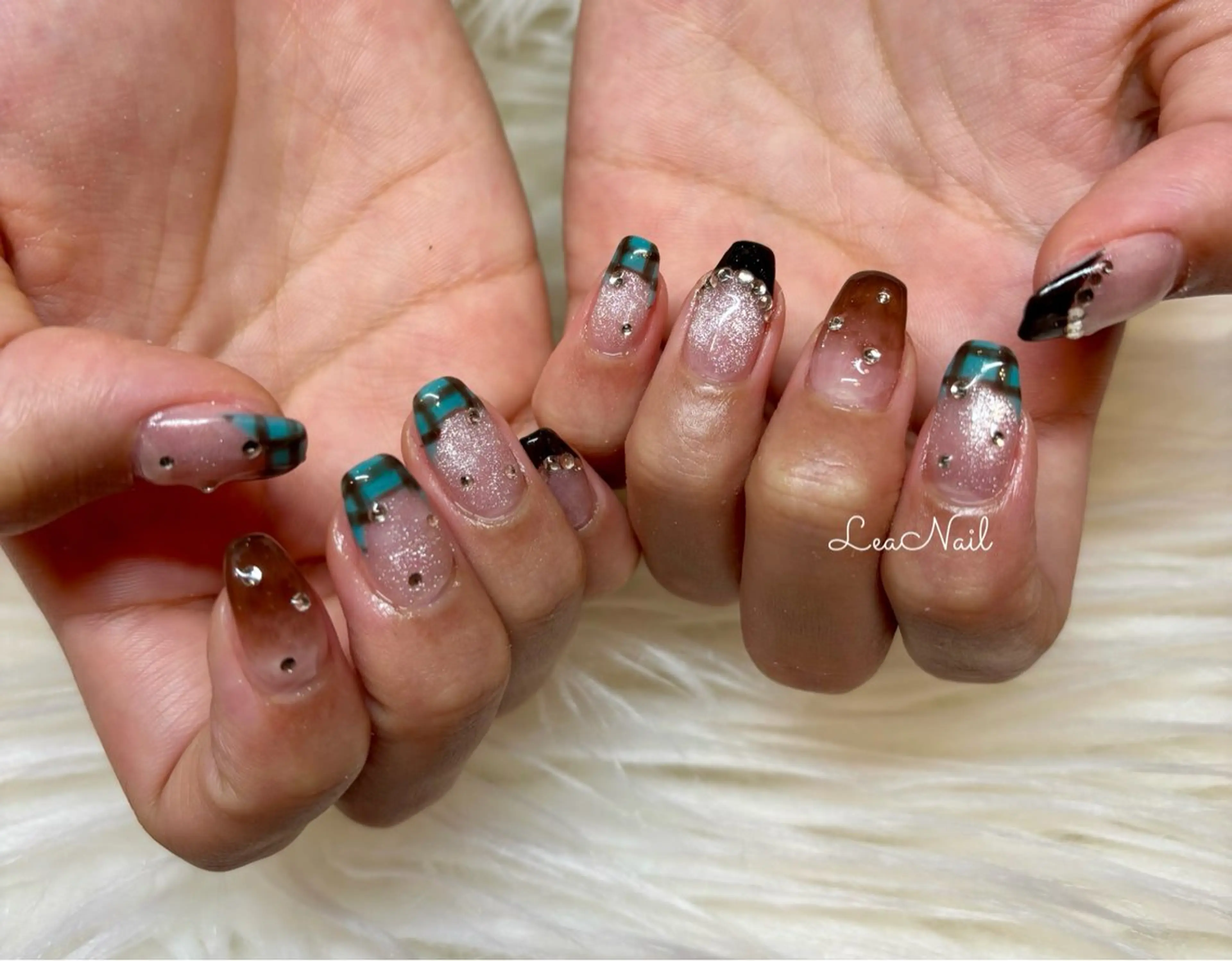 ネイル フレンチネイル マグネットネイル 持ち込み Lea Nailのネイルデザイン