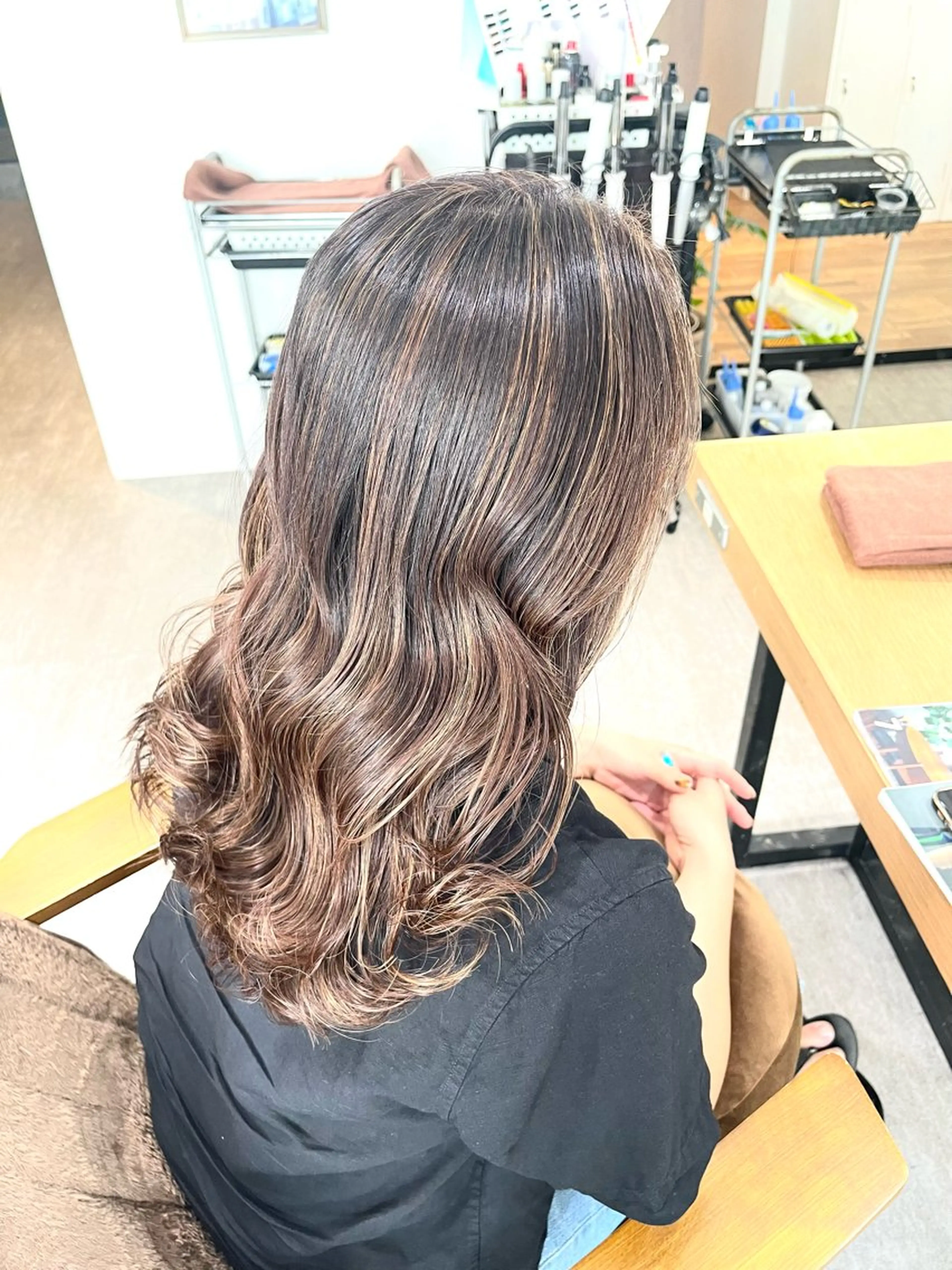 ロング カラー ハイライトカラー ハイライト カット パーマ トリートメント 艶髪カラー 渡辺岳也のヘアスタイル