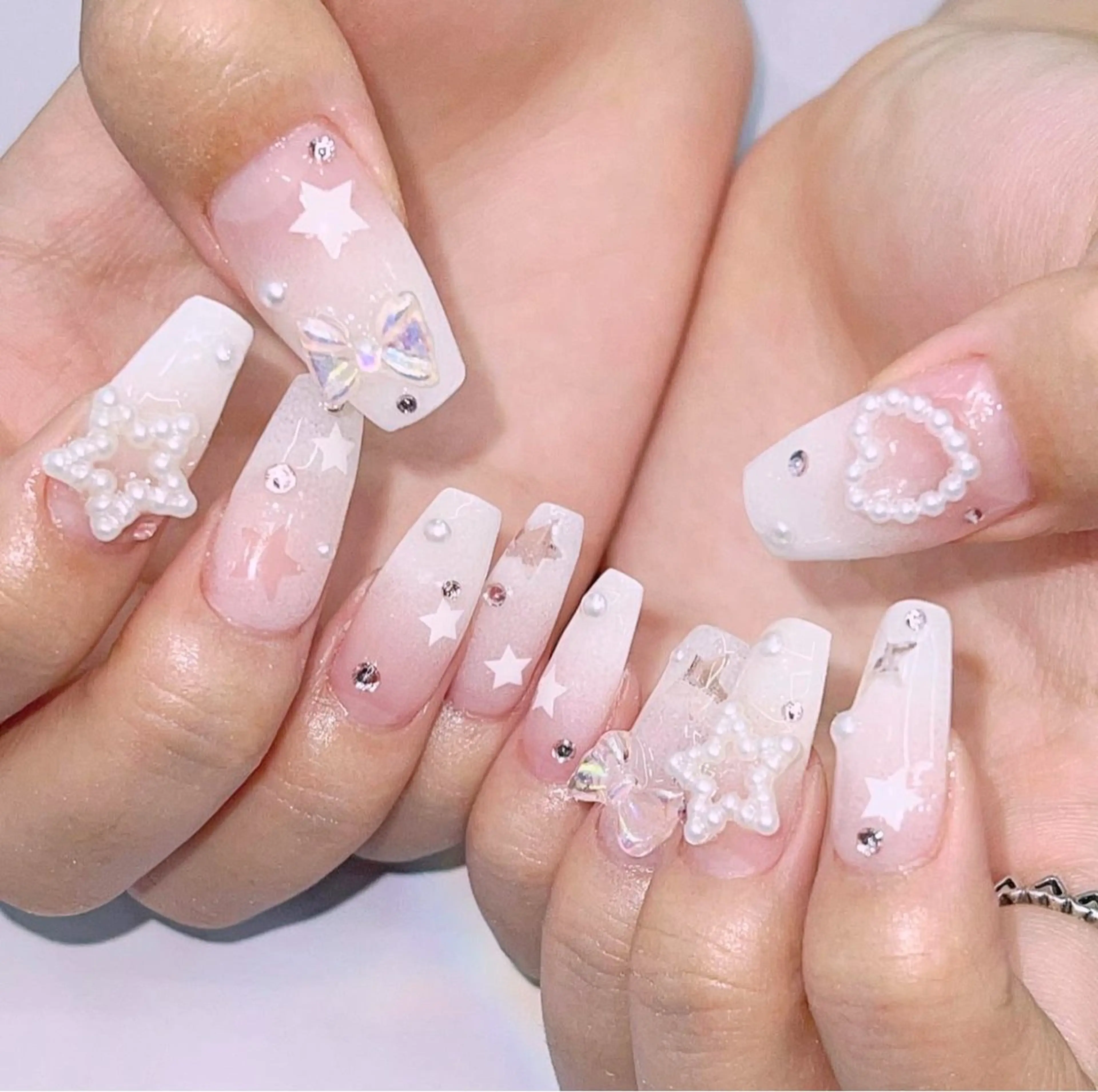 ネイル フレンチネイル キラキラネイル 水色 マグネットネイル ミラーネイル Lina nail所属・Luna 池袋のネイルデザイン