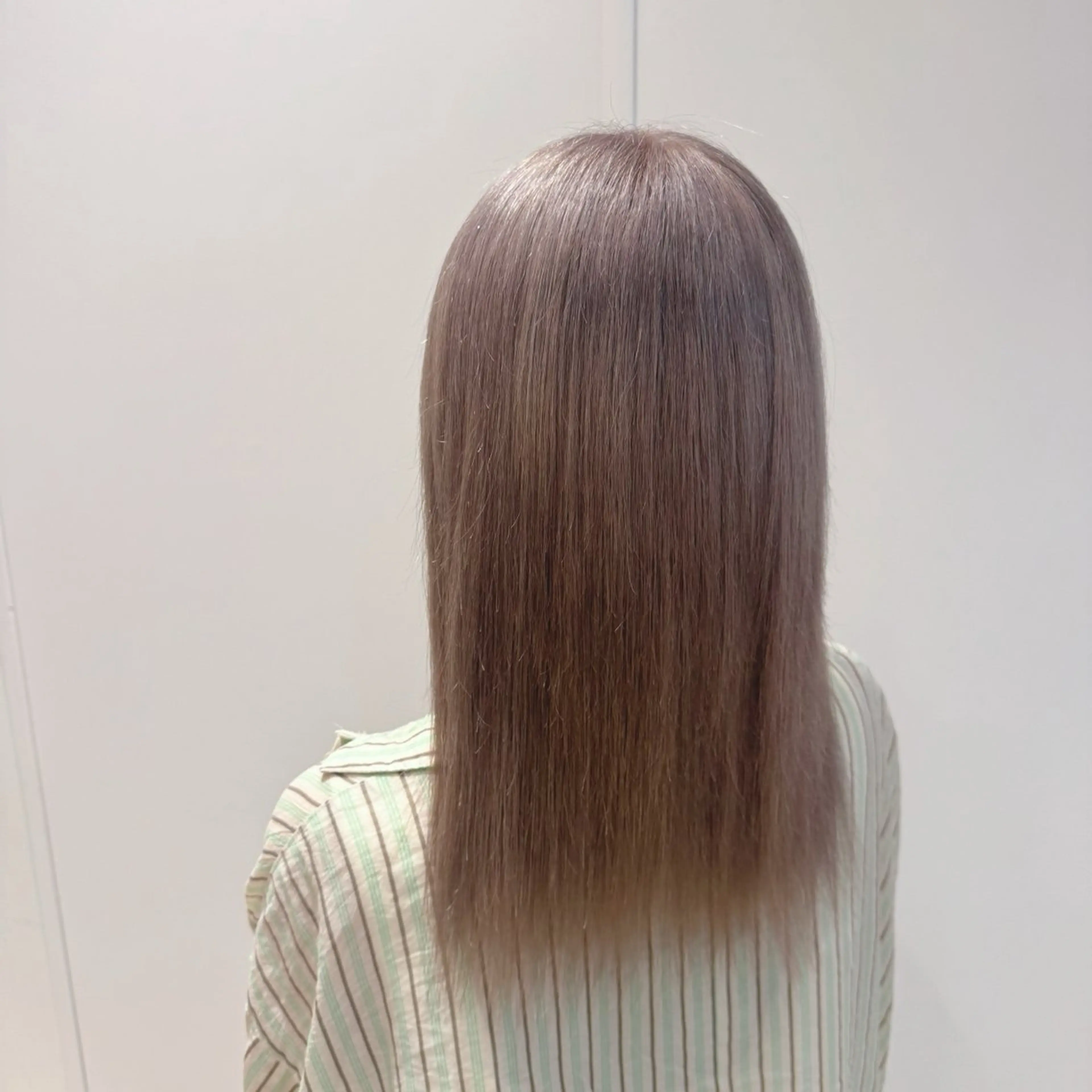 ミディアム カラー 柳川瑠衣菜 EIGHT/新宿のヘアスタイル