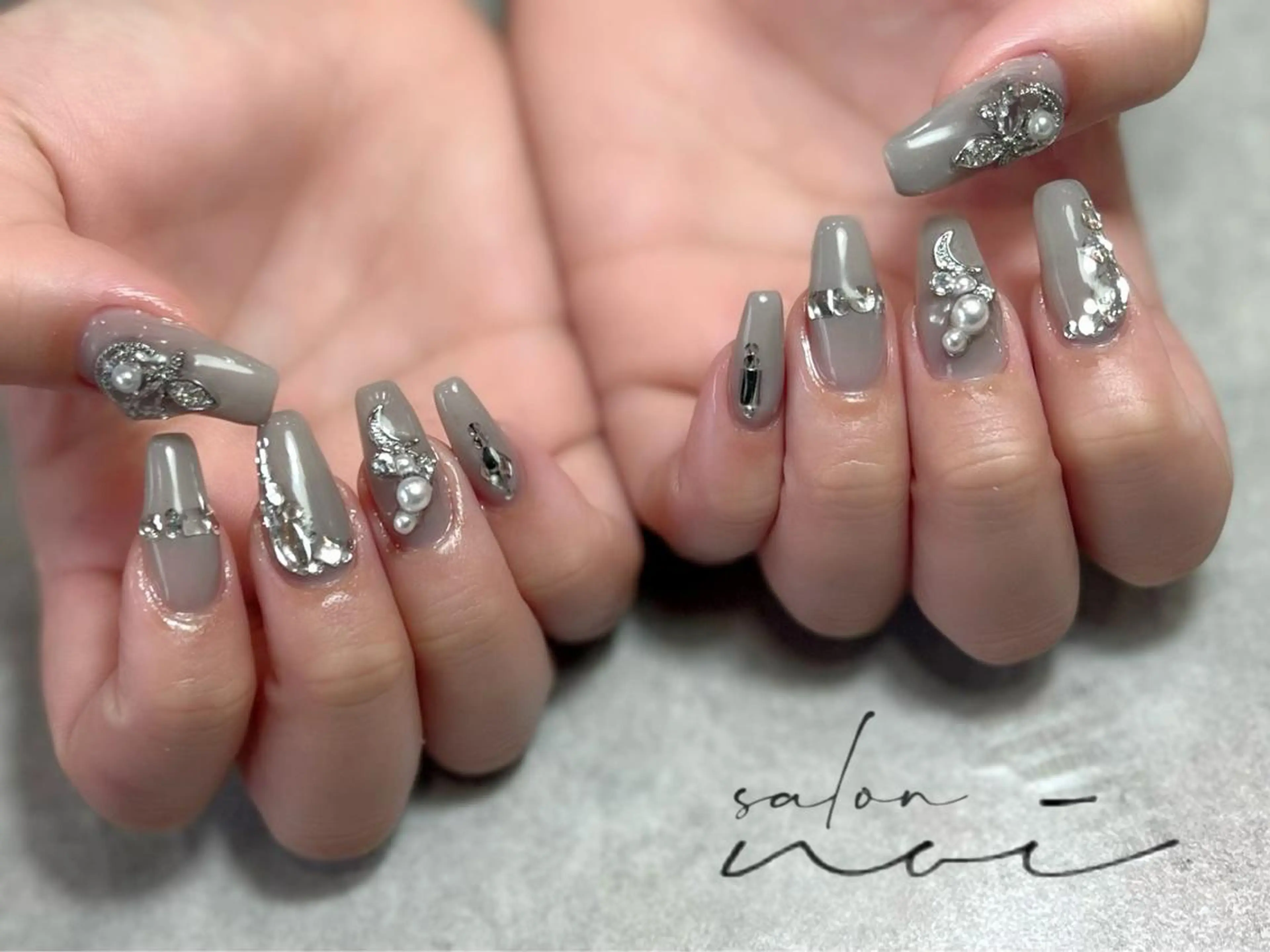 ネイル ストーンネイル ハンドネイル salon noi所属・salon noiのネイルデザイン