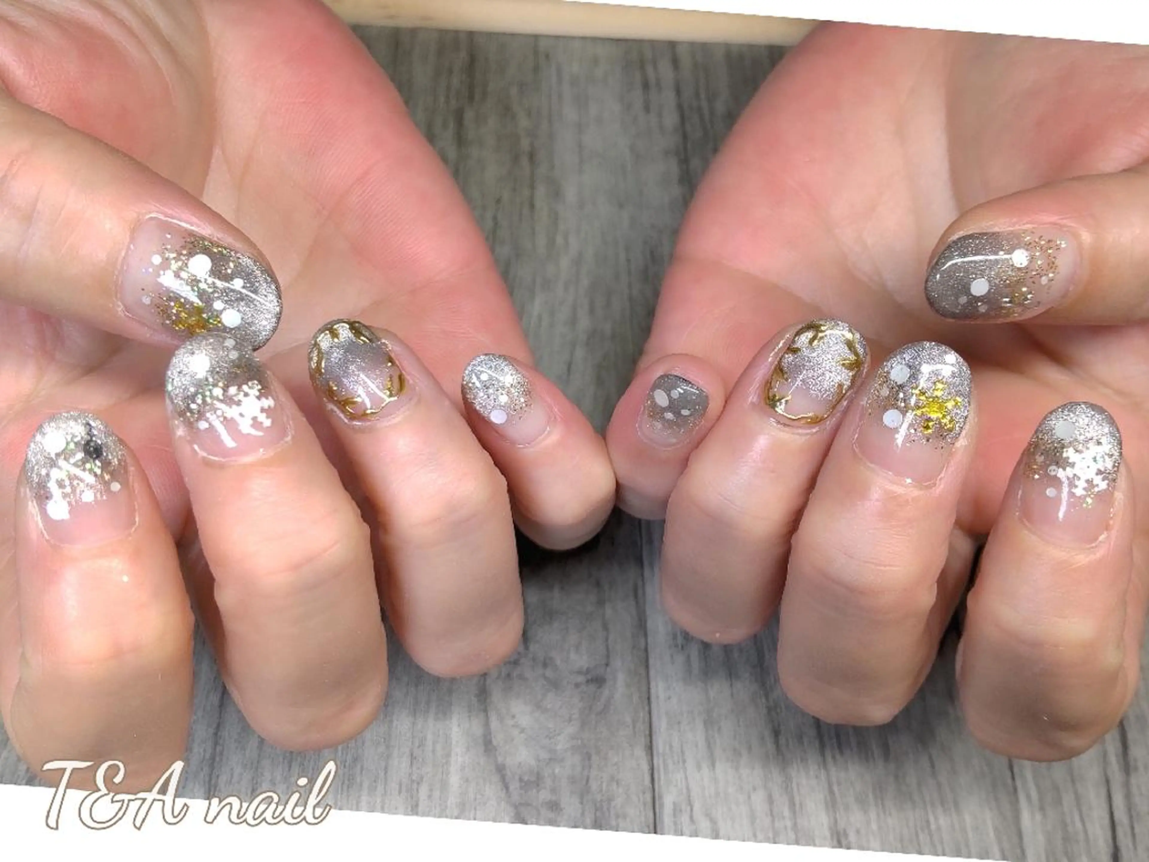 ショート ネイル 長さ出し ジェルネイル グラデーション キラキラネイル ニュアンスネイル ハンドネイル T&A nailのネイルデザイン