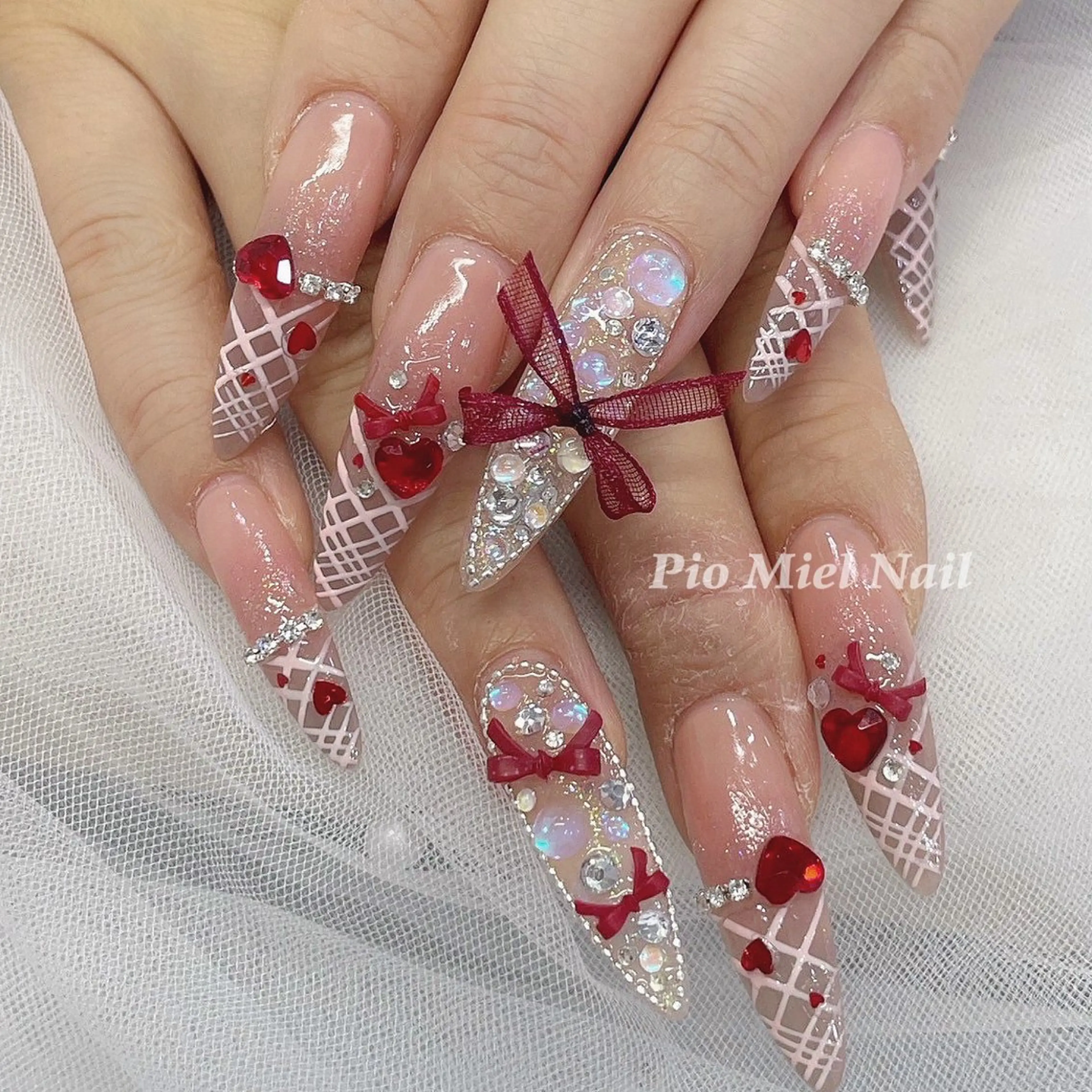 ロング カラー メッシュ ピンクカラー 韓国風ヘア ロング ハンドネイル momo 長さだしのネイルデザイン