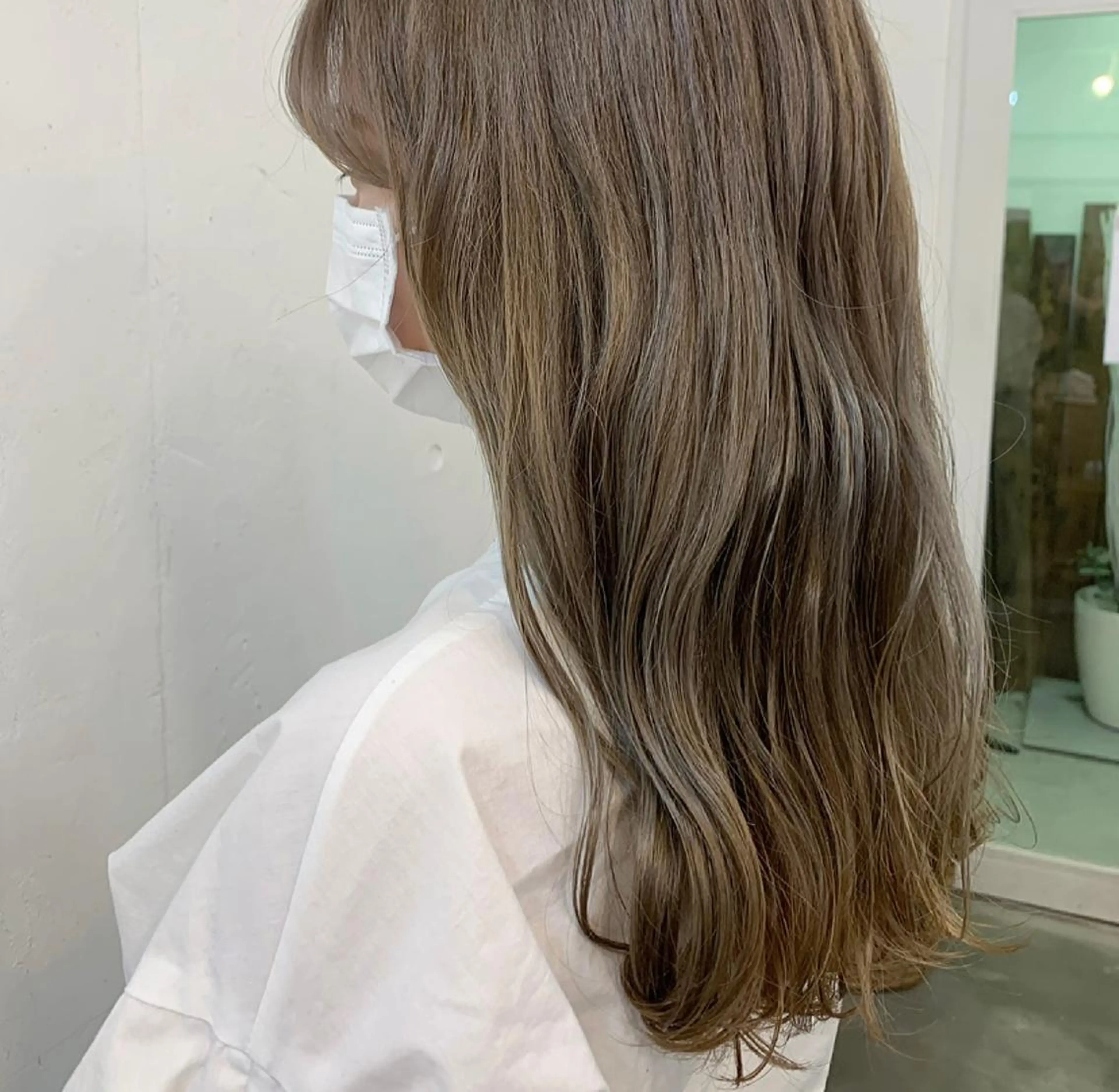 ロング カラー ブリーチ グレージュ mizuho🐈‍⬛ 艶髪￤ダークトーンのヘアスタイル