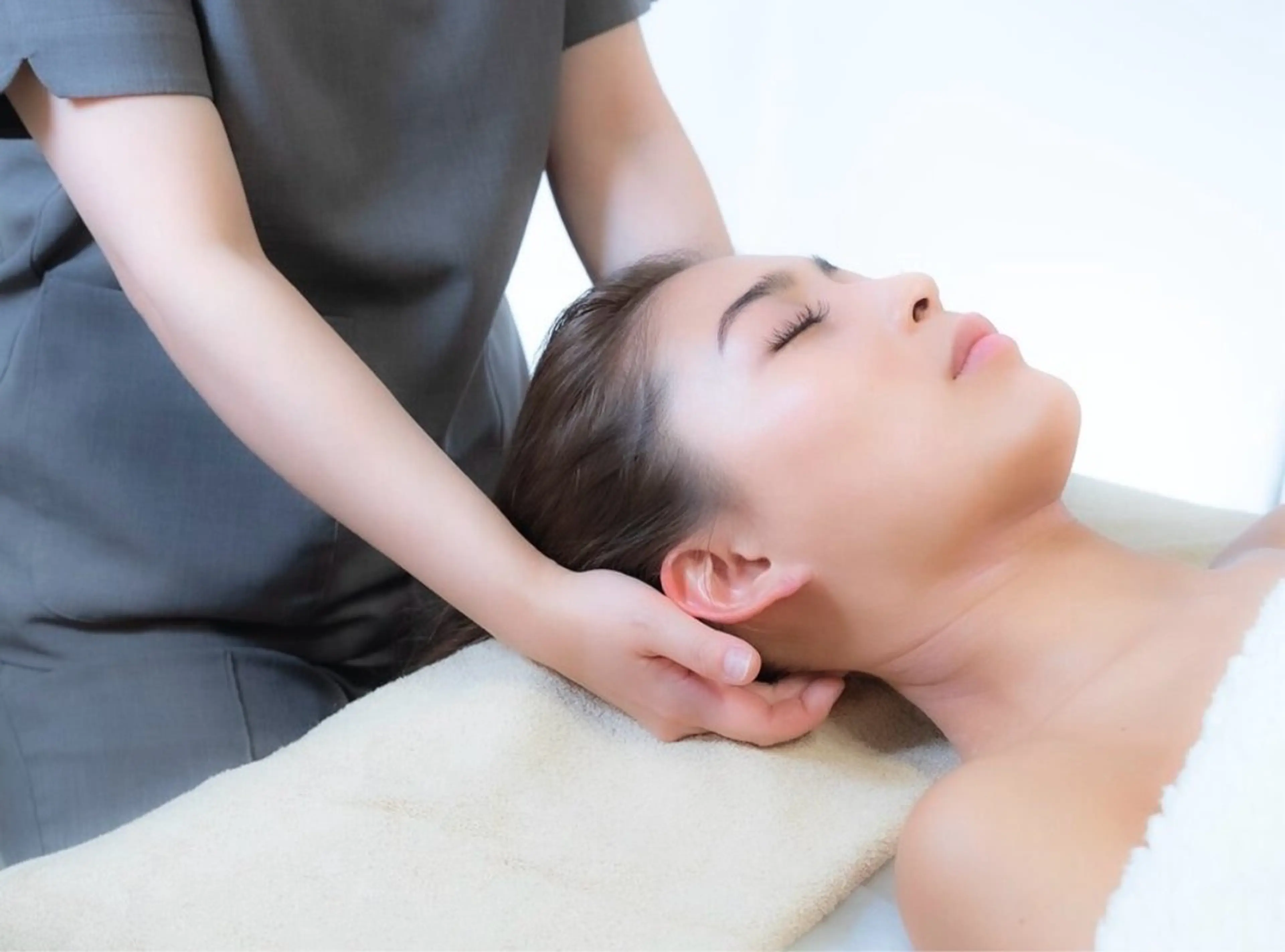 《脳疲労/小顔ケア》睡眠の質🆙疲労解消💆🏻‍♀️脳洗浄®︎ドライヘッドスパ+デコルテ肩甲骨オイル80分の写真