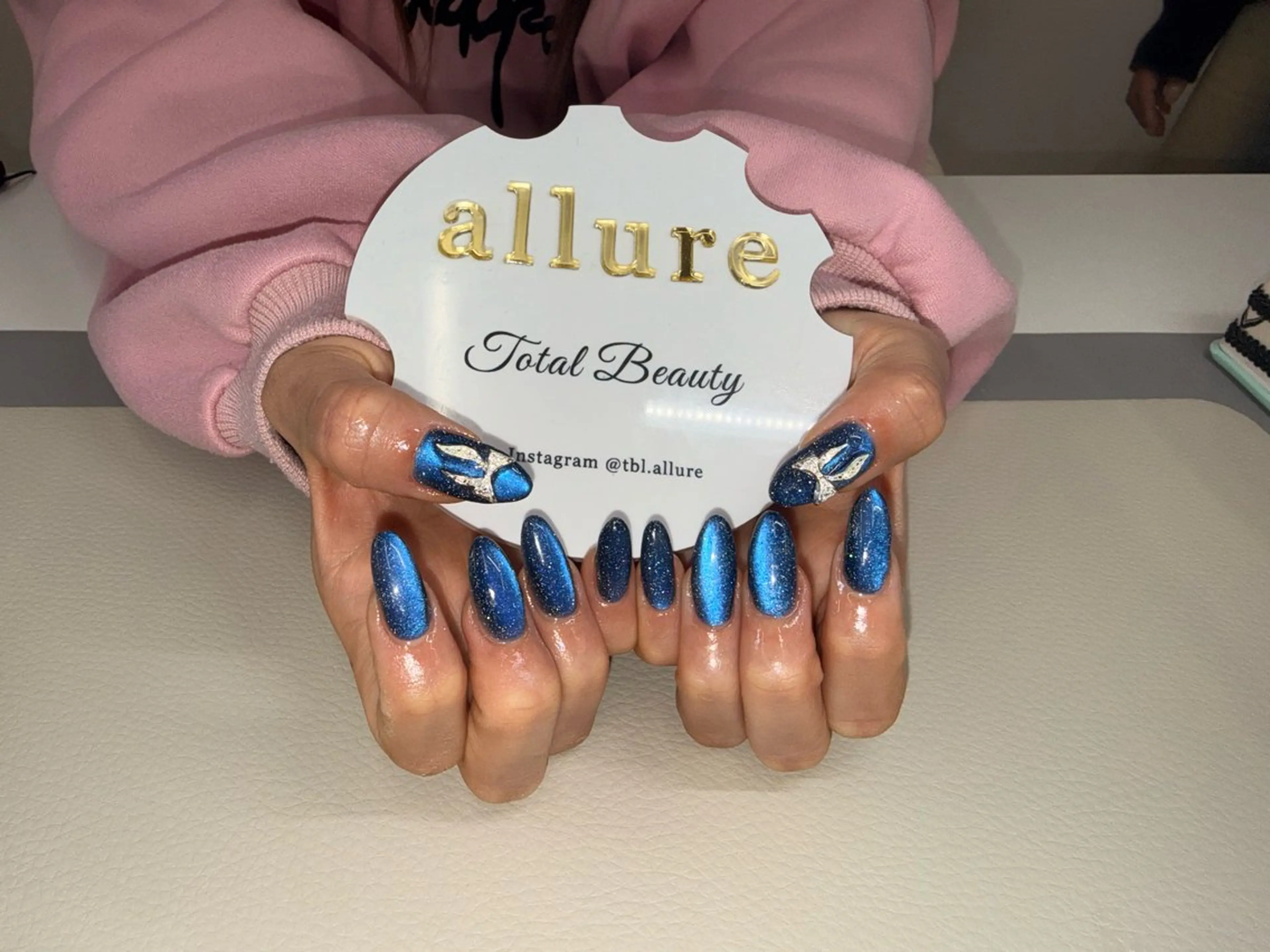 ネイル マグネットネイル 持ち込み ワンカラーネイル リボン ハンドネイル Total Beauty Laboratory allure所属・笠間 美優のネイルデザイン