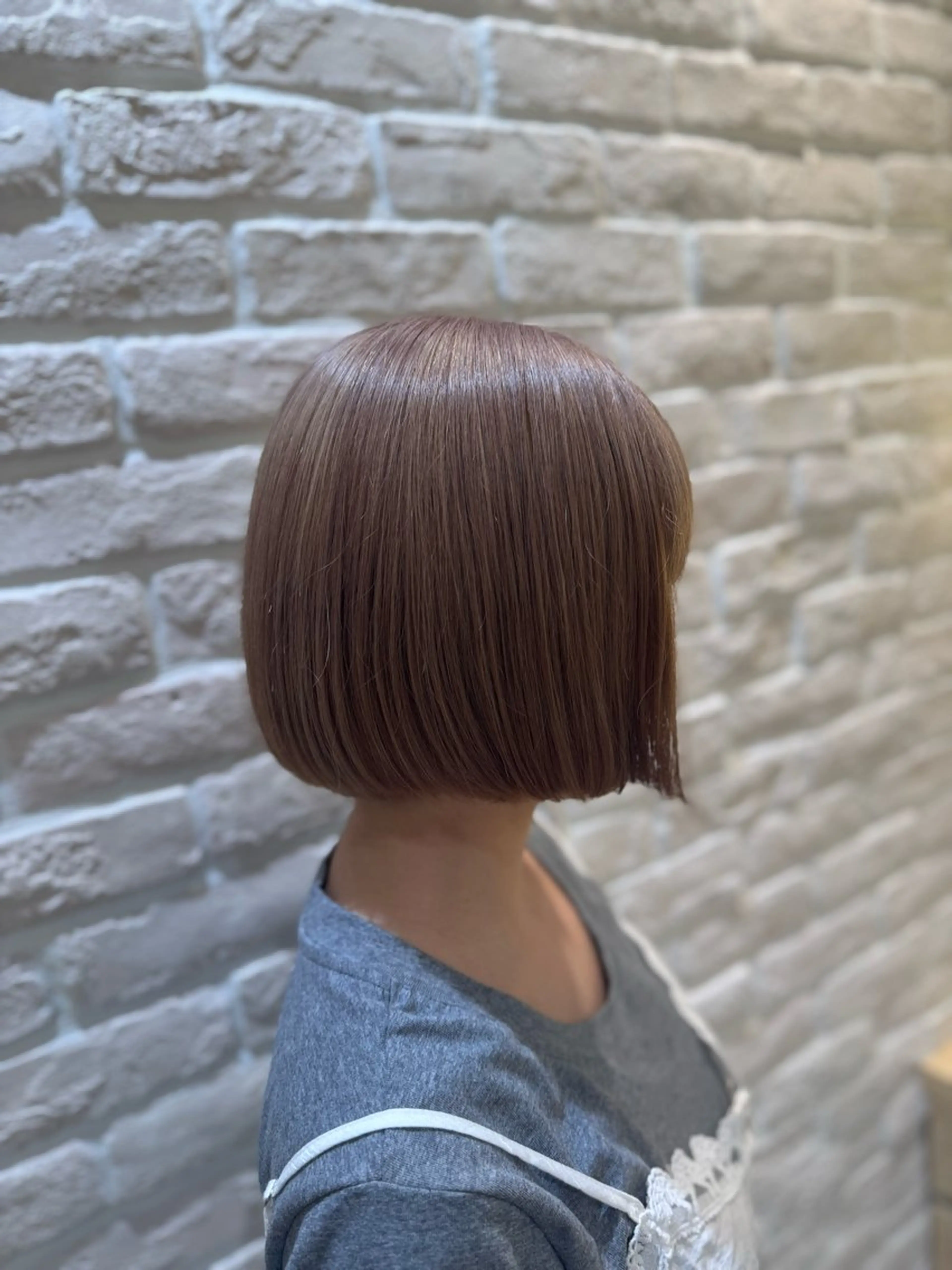 ミディアム Notoハイトーン カラー/縮毛矯正のヘアスタイル