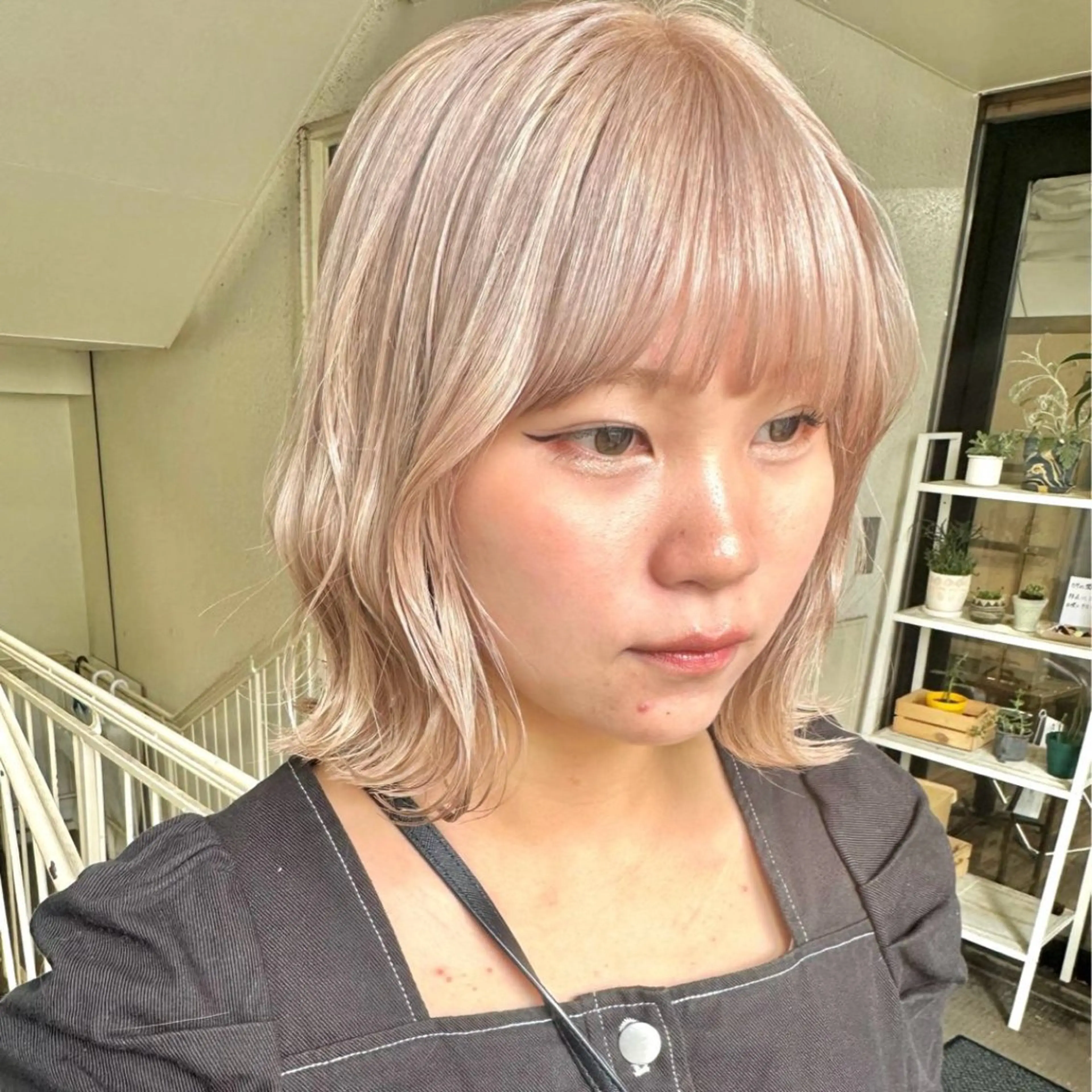 ミディアム カラー ヘアアレンジ メンズ メンズブリーチ メンズハイトーン ベージュカラー ブリーチ ブロンド ヘアカラー トリートメント 🌟🍒ハイトーン 韓国ヘア/ユウミのヘアスタイル