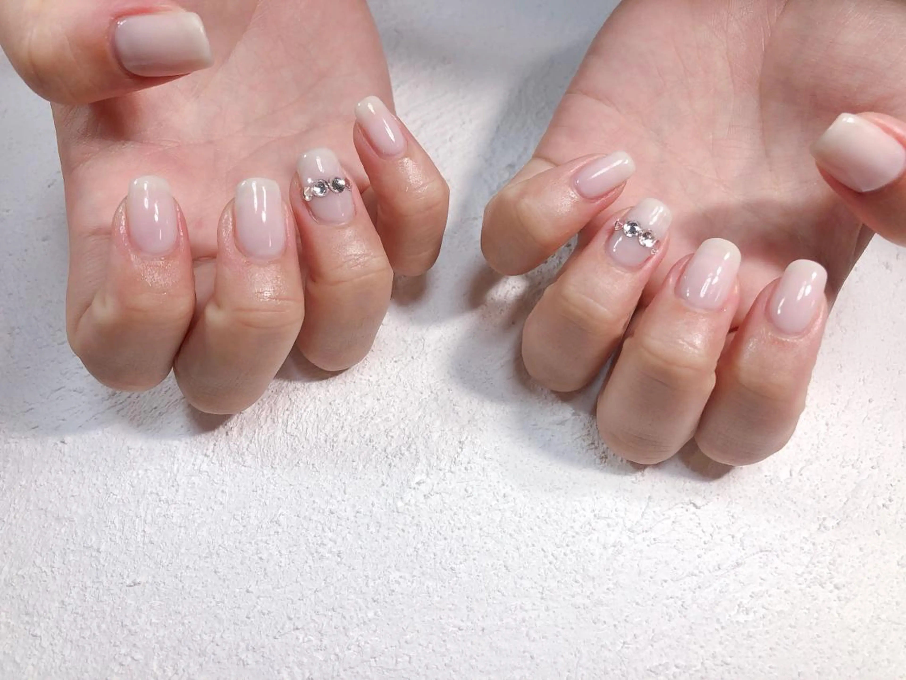 ネイル ジェルネイル ストーンネイル Regaro i.sのネイルデザイン