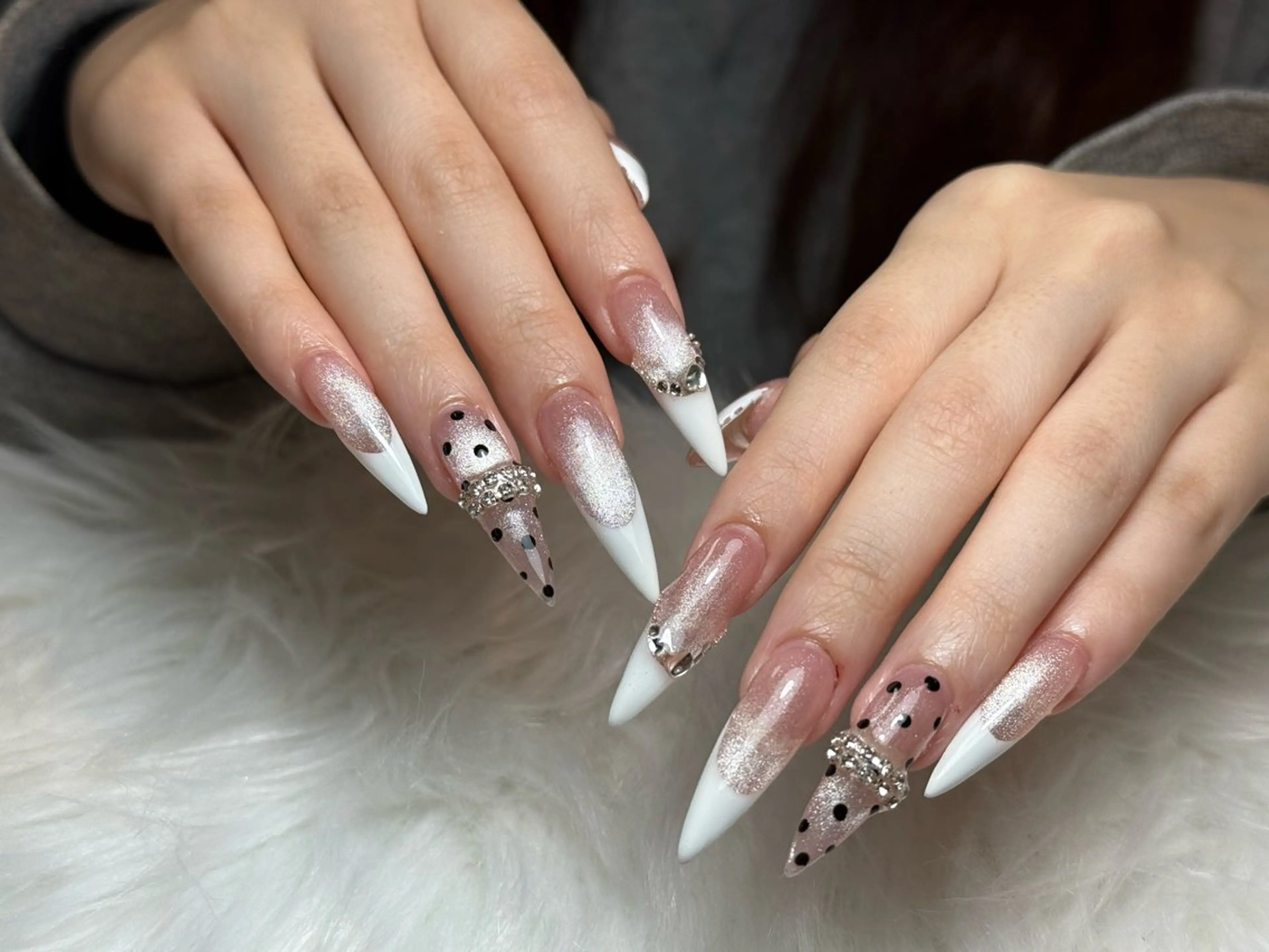 ネイル フレンチネイル ジェルネイル ガーリー 韓国ネイル ロングネイル ハンドネイル タオ チャンのネイルデザイン