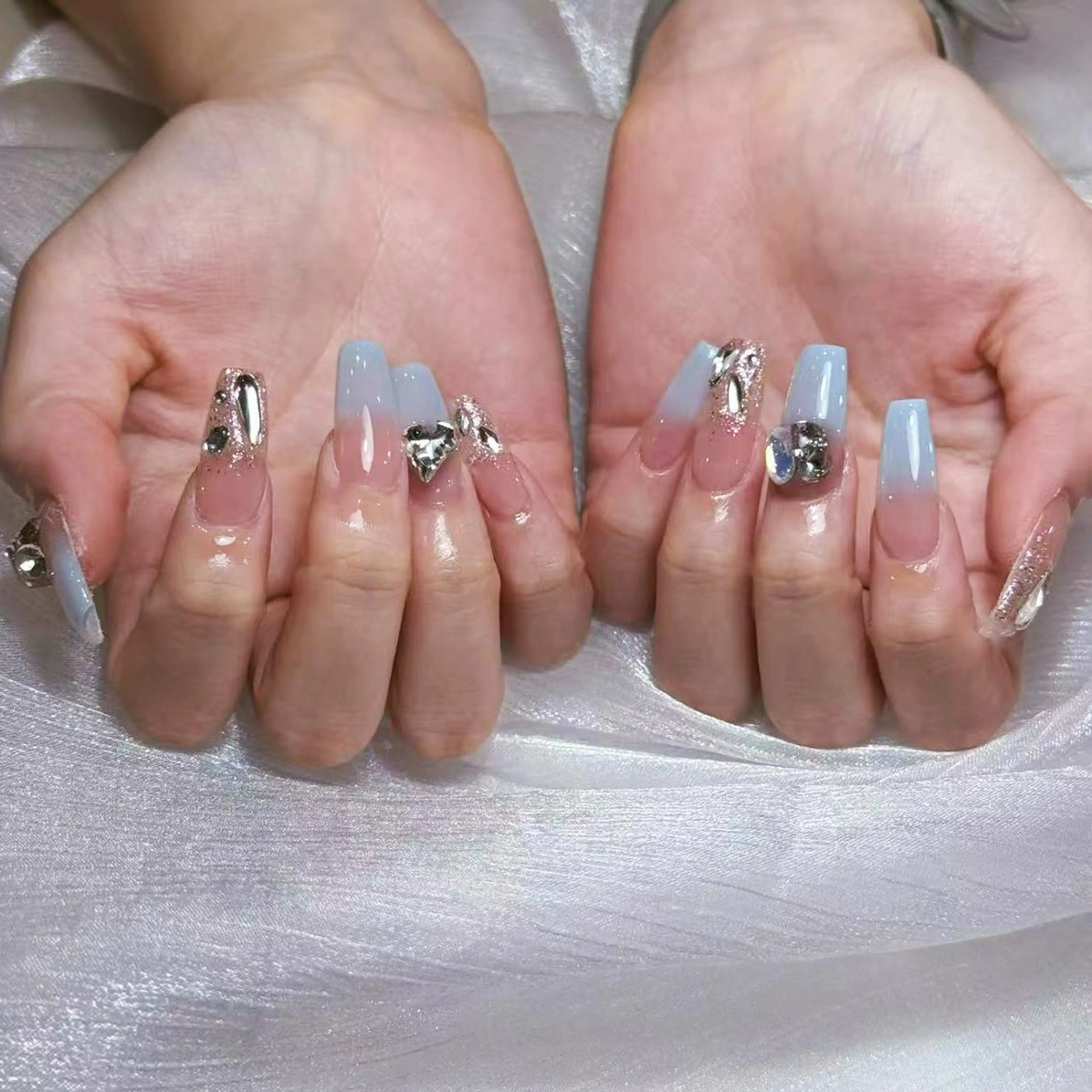 ネイル アートネイル オーロラネイル ガーリー キラキラネイル 韓国ネイル ハンドネイル DIAMOND NailStudioのネイルデザイン