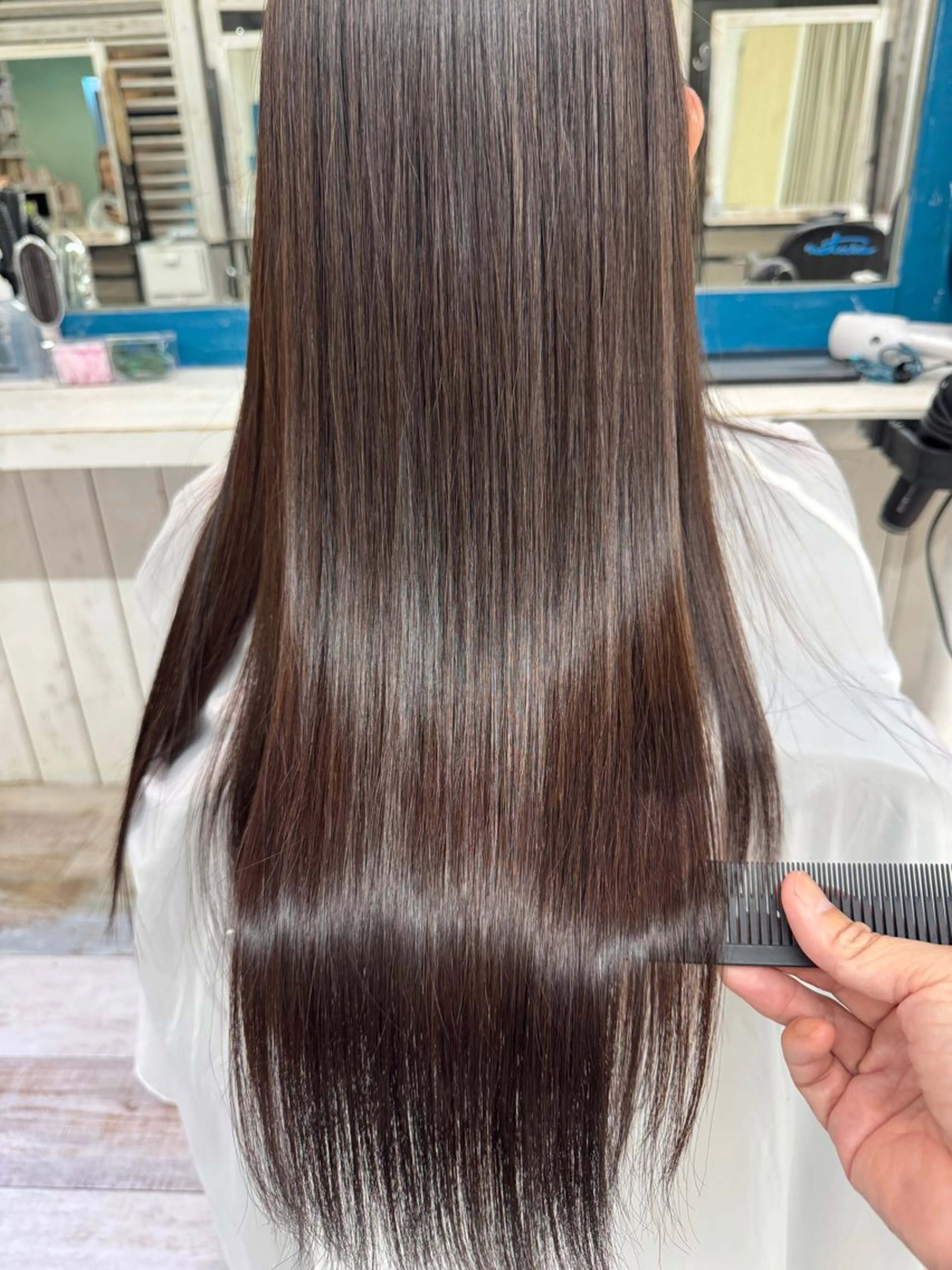 ロング カラー 江口 衣音のヘアスタイル