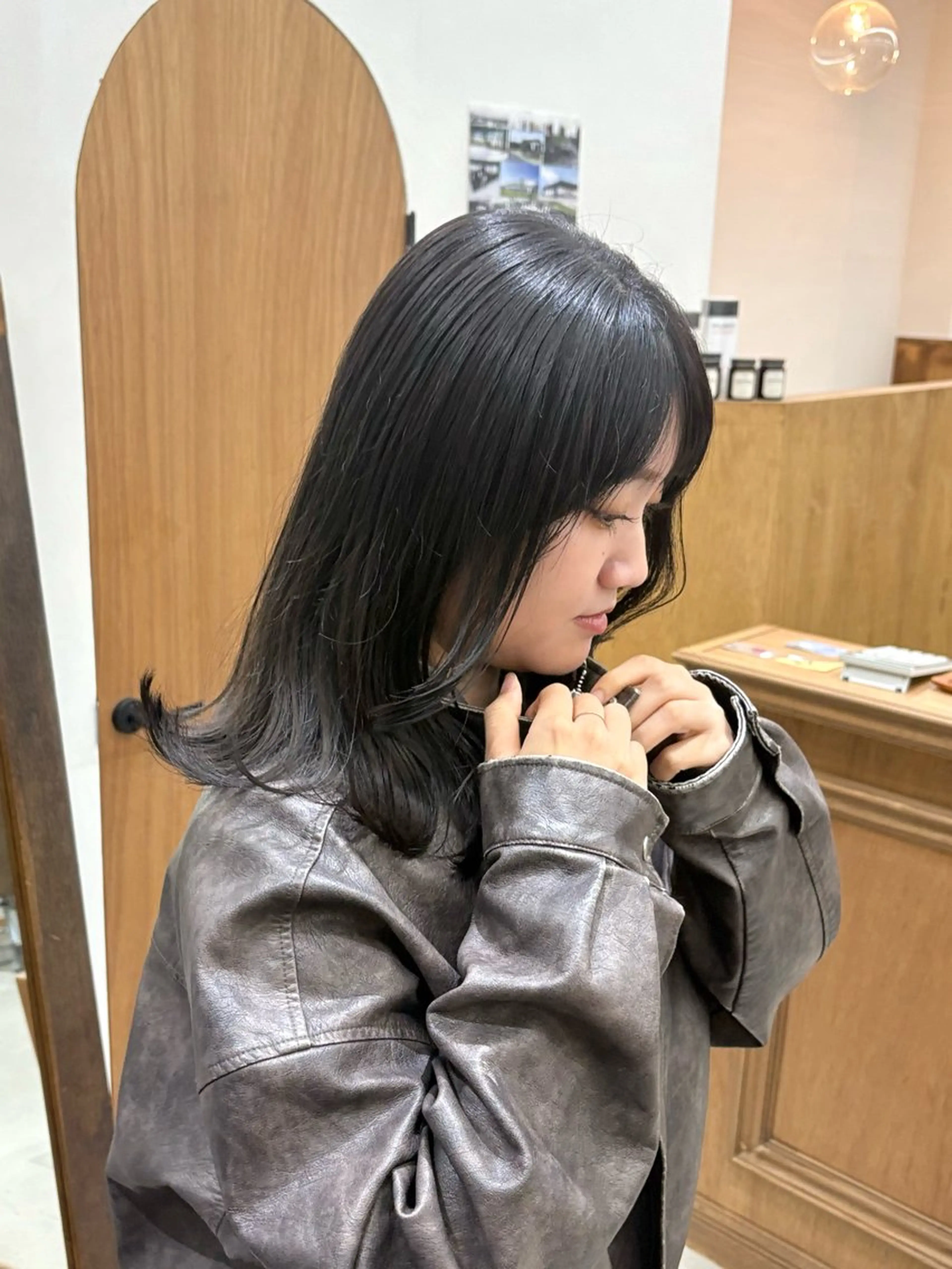 ミディアム カラー ヘアアレンジ 黒髪 透明感カラー ナチュラルブラック カット ヘアカラー トリートメント ハル🌸柔色/ ブリーチなし/艶髪のヘアスタイル