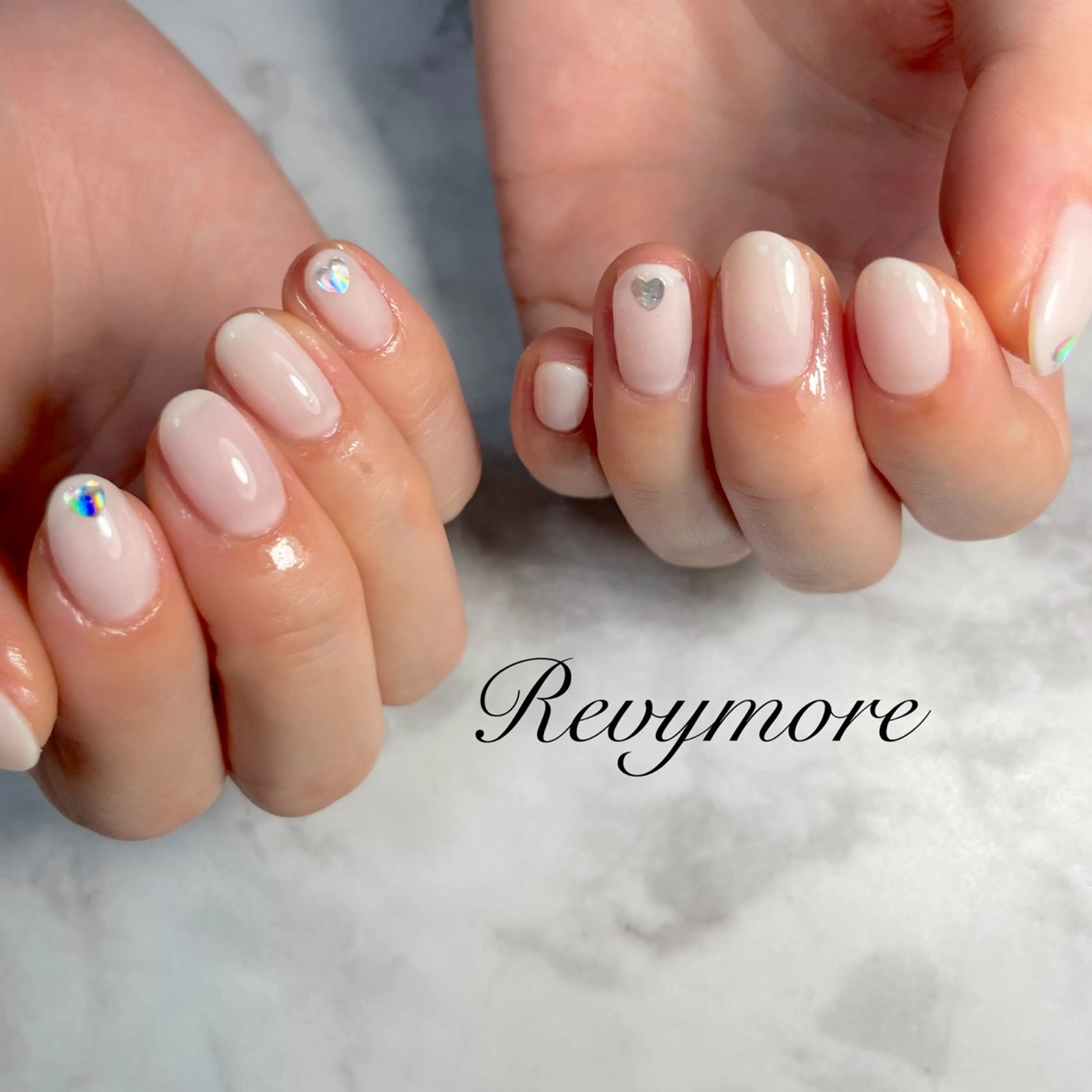 ネイル ジェルネイル ハート キラキラネイル 韓国ネイル ニュアンスネイル nail salon Revymore所属・nail salon Revymoreのネイルデザイン