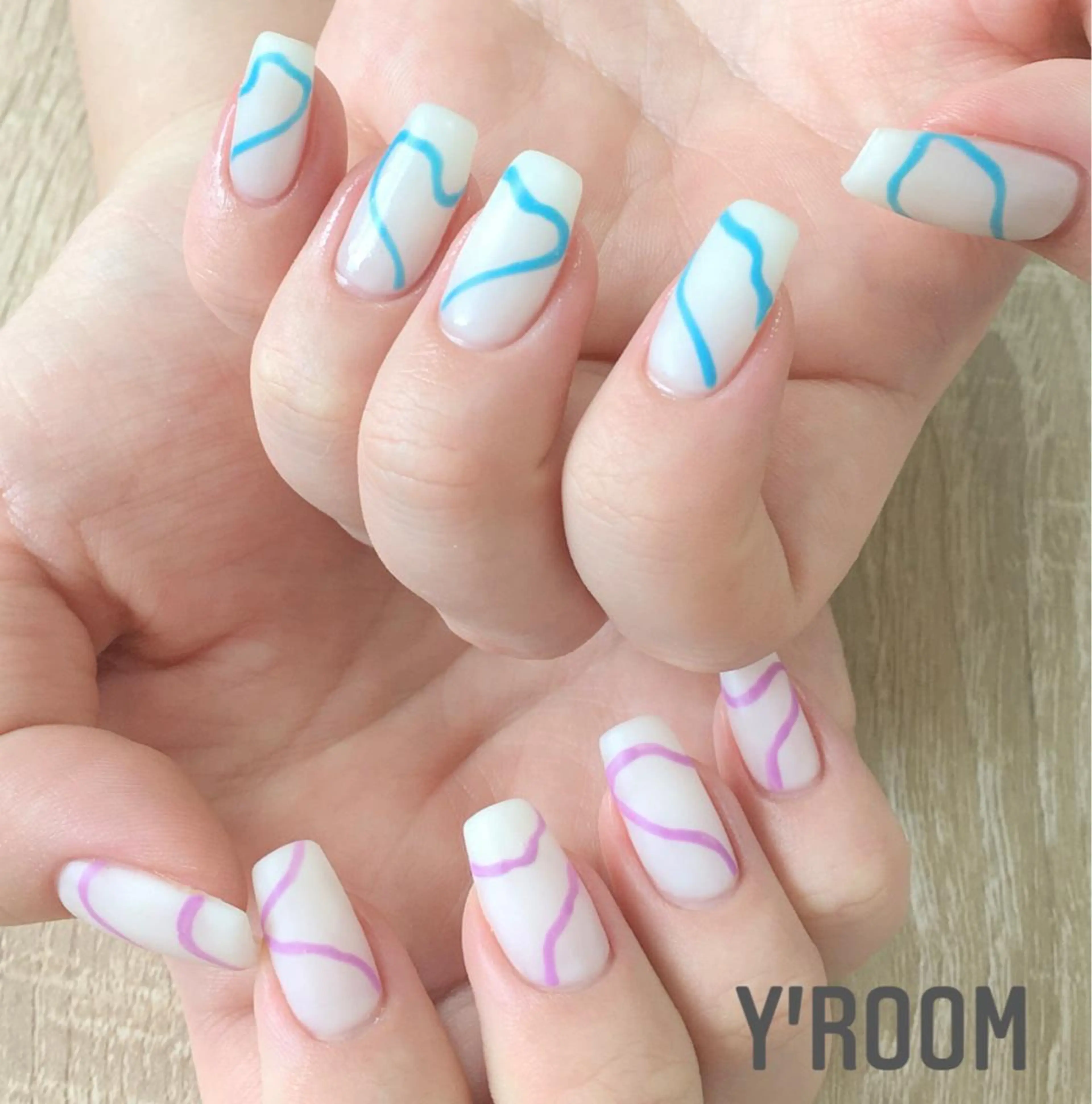 ネイル オーロラネイル フラッシュネイル フットネイル ジェルネイル 氷ネイル・うるうるネイル YUKA （ネイリスト）のネイルデザイン