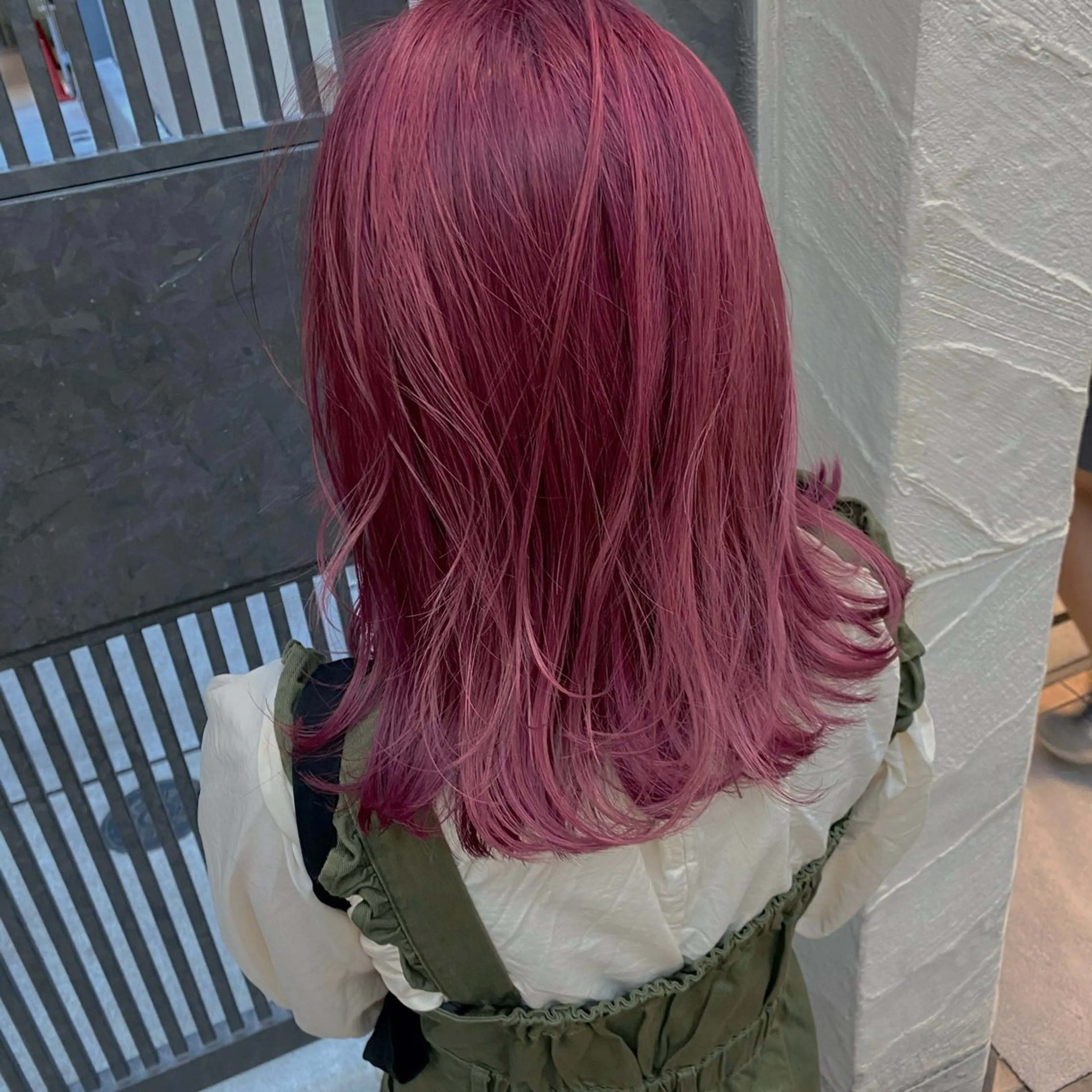 ミディアム カラー ボブレイヤー アッシュ バレイヤージュ ベージュカラー ブリーチ AMI Hair  supply所属・髪質改善カラー 韓国風レイヤーのヘアスタイル