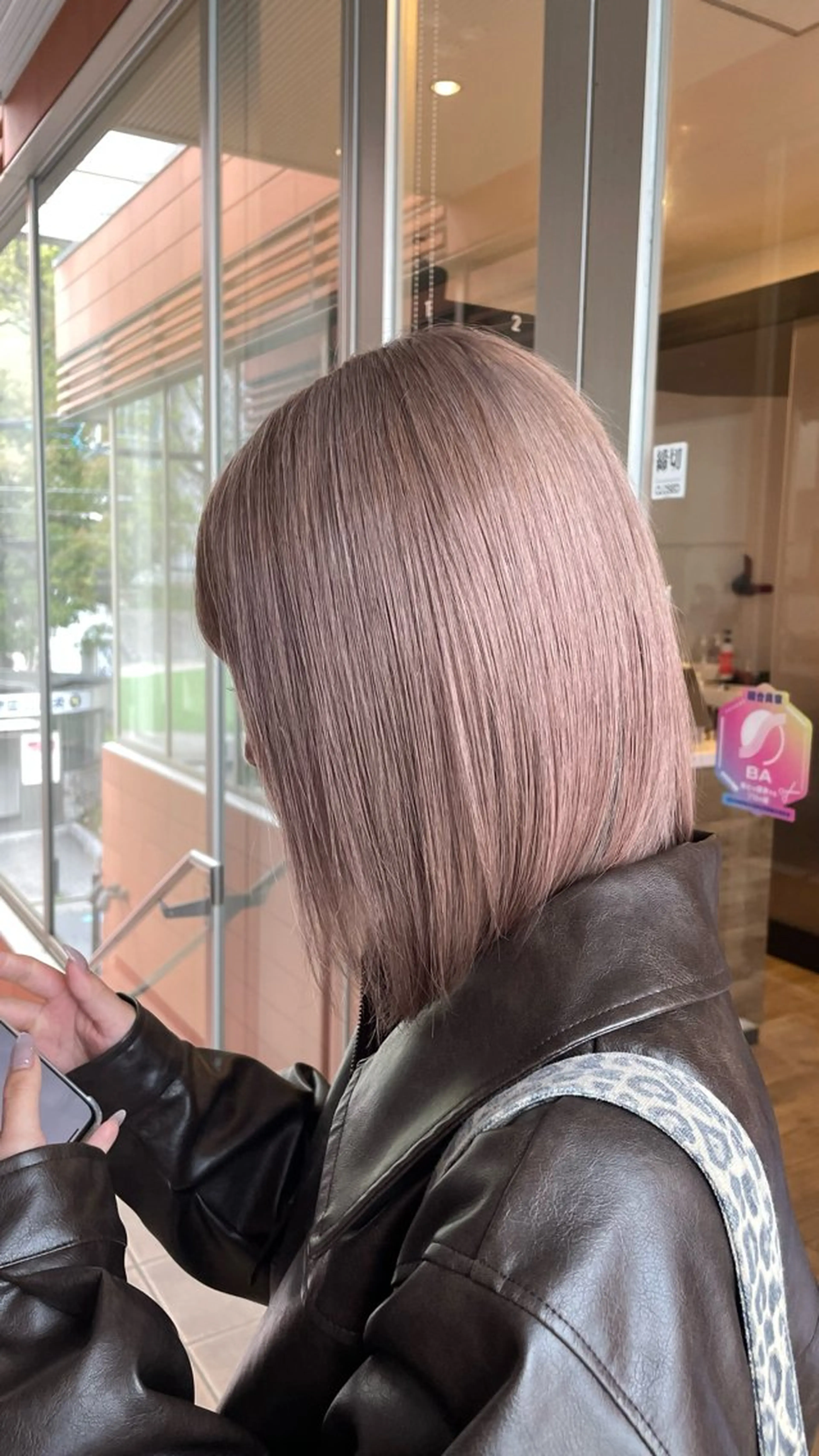 ショート カラー ブリーチ/髪質改善/ ハイトーン/暖色のヘアスタイル