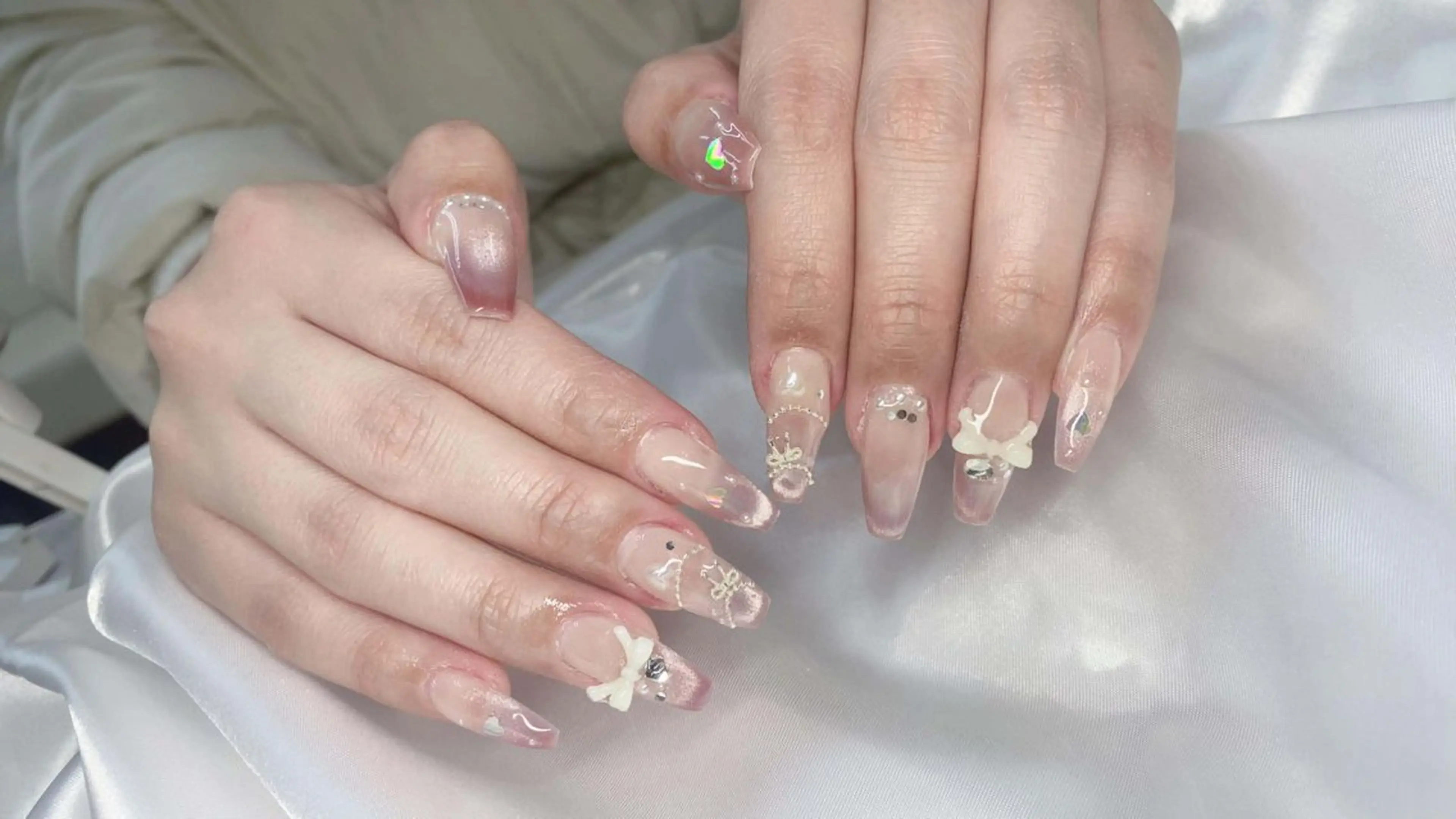 ネイル 桜ネイル フレンチネイル グラデーション 韓国ネイル マグネットネイル ハンドネイル Squeen Nailのネイルデザイン