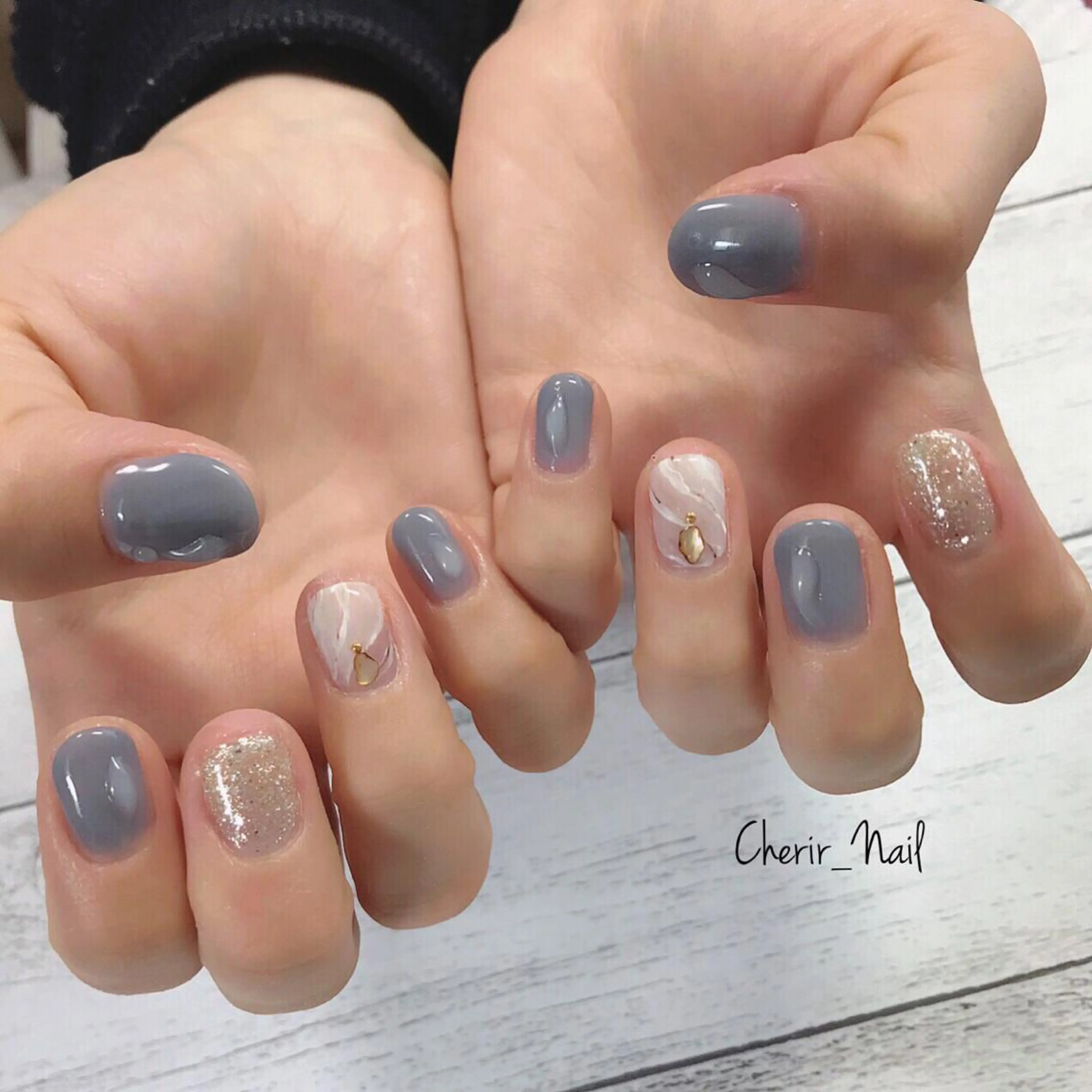 ネイル アートネイル ブルー ラメ(グリッター) 大理石ネイル(マーブル) ニュアンスネイル Cherirnail kaoriのネイルデザイン