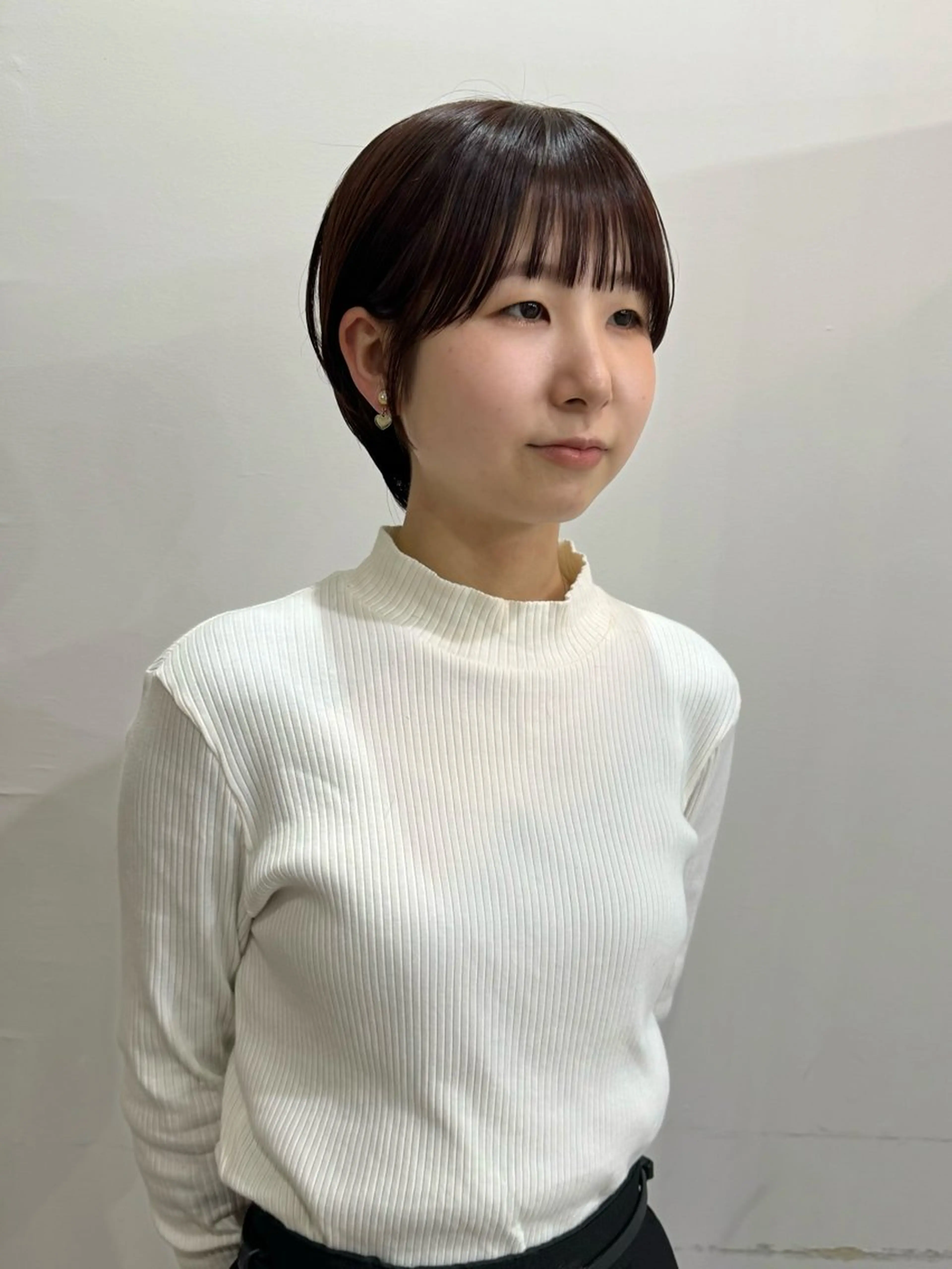 ショート ショートヘア 切りっぱなしボブ/ ブリーチカラー/大塚のヘアスタイル