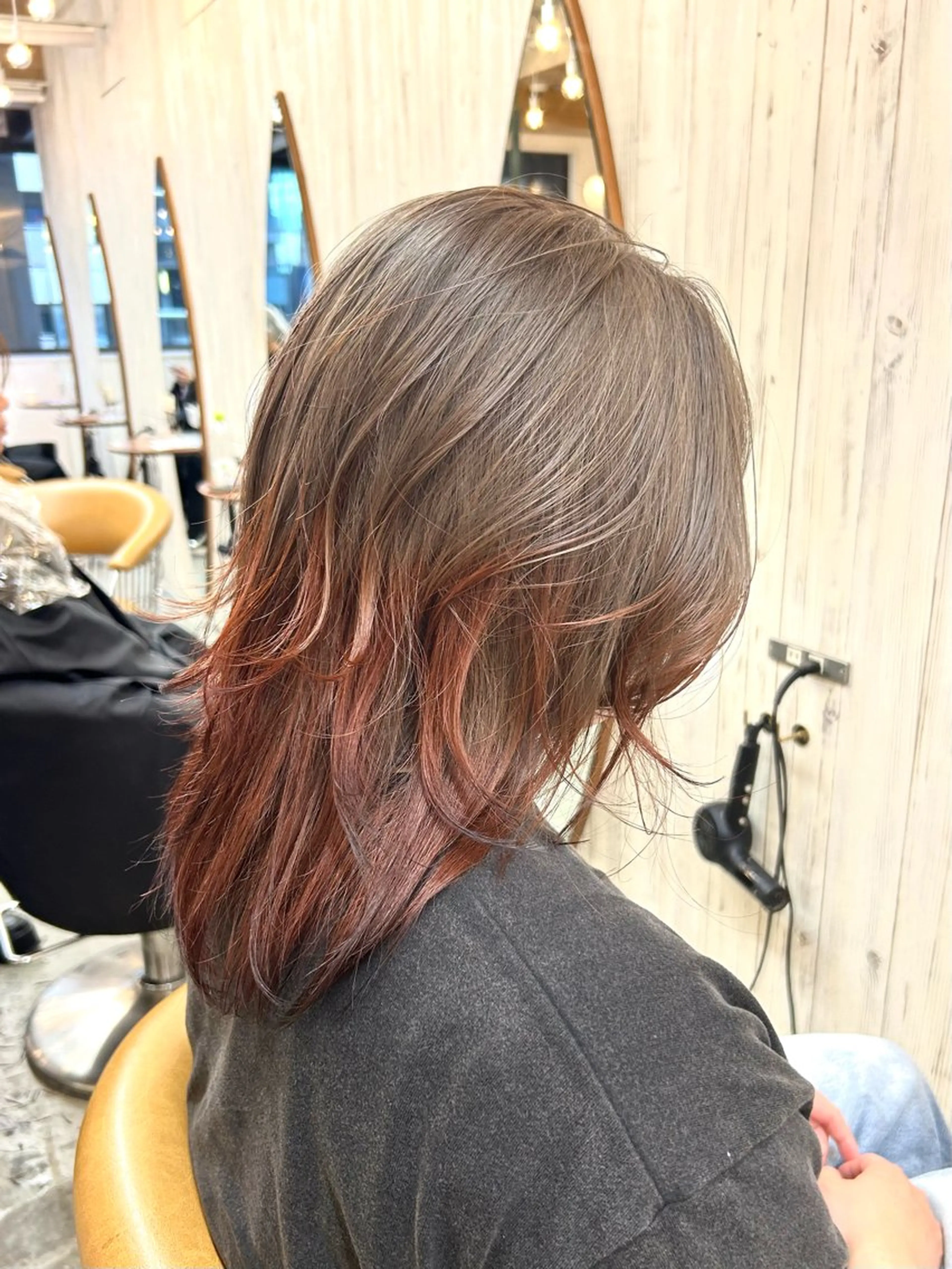 ミディアム カット ヘアカラー トリートメント 🩵縮毛矯正/ブリー チ/髪質改善/いつかのヘアスタイル