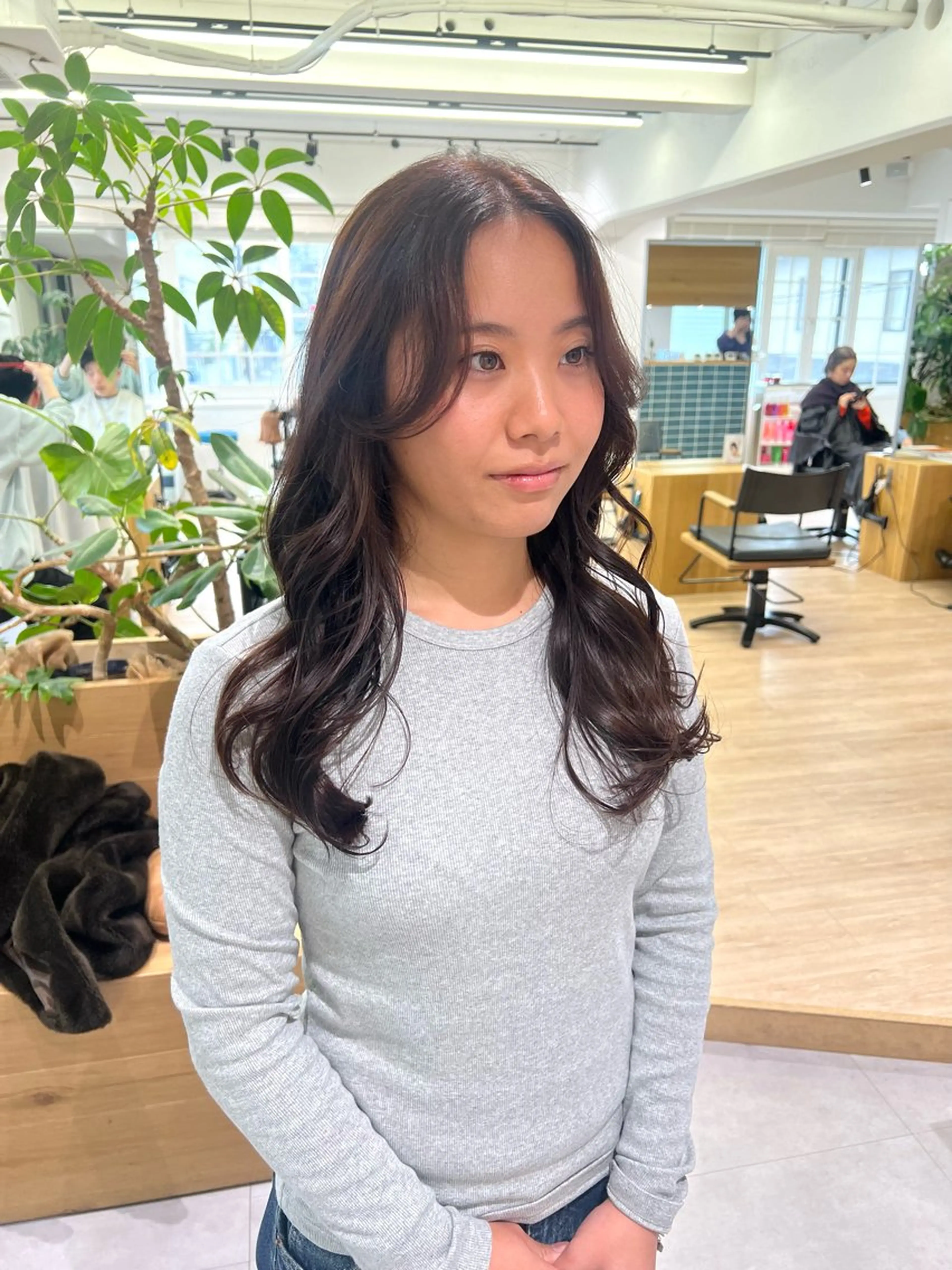 ミディアム レイヤーカット カット ヘアカラー トリートメント 艶ベージュ/オリーブ カラー🫒airiのヘアスタイル