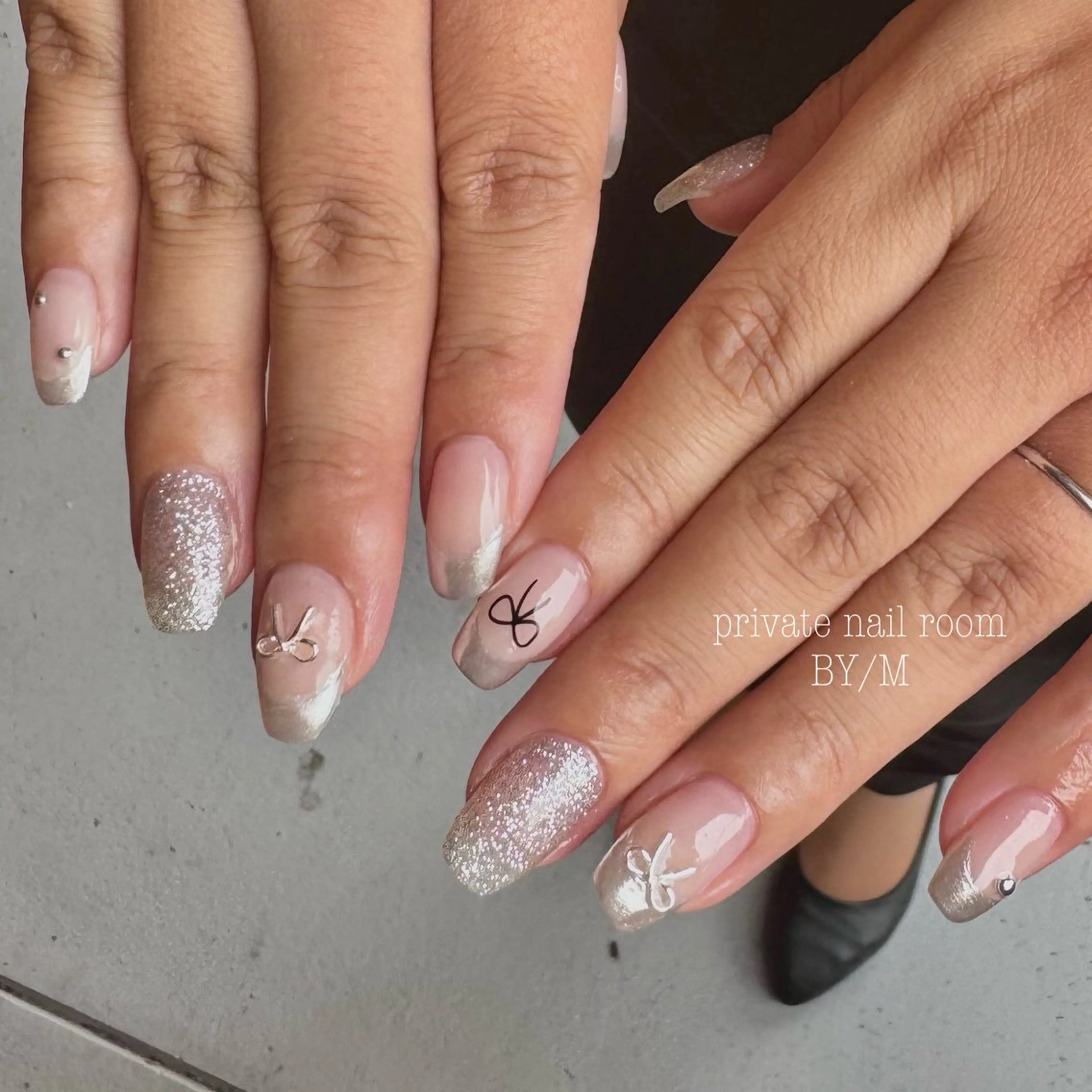 ネイル フレンチネイル ラメ(グリッター) ミラーネイル 持ち込み リボン ハンドネイル BY / Mのネイルデザイン