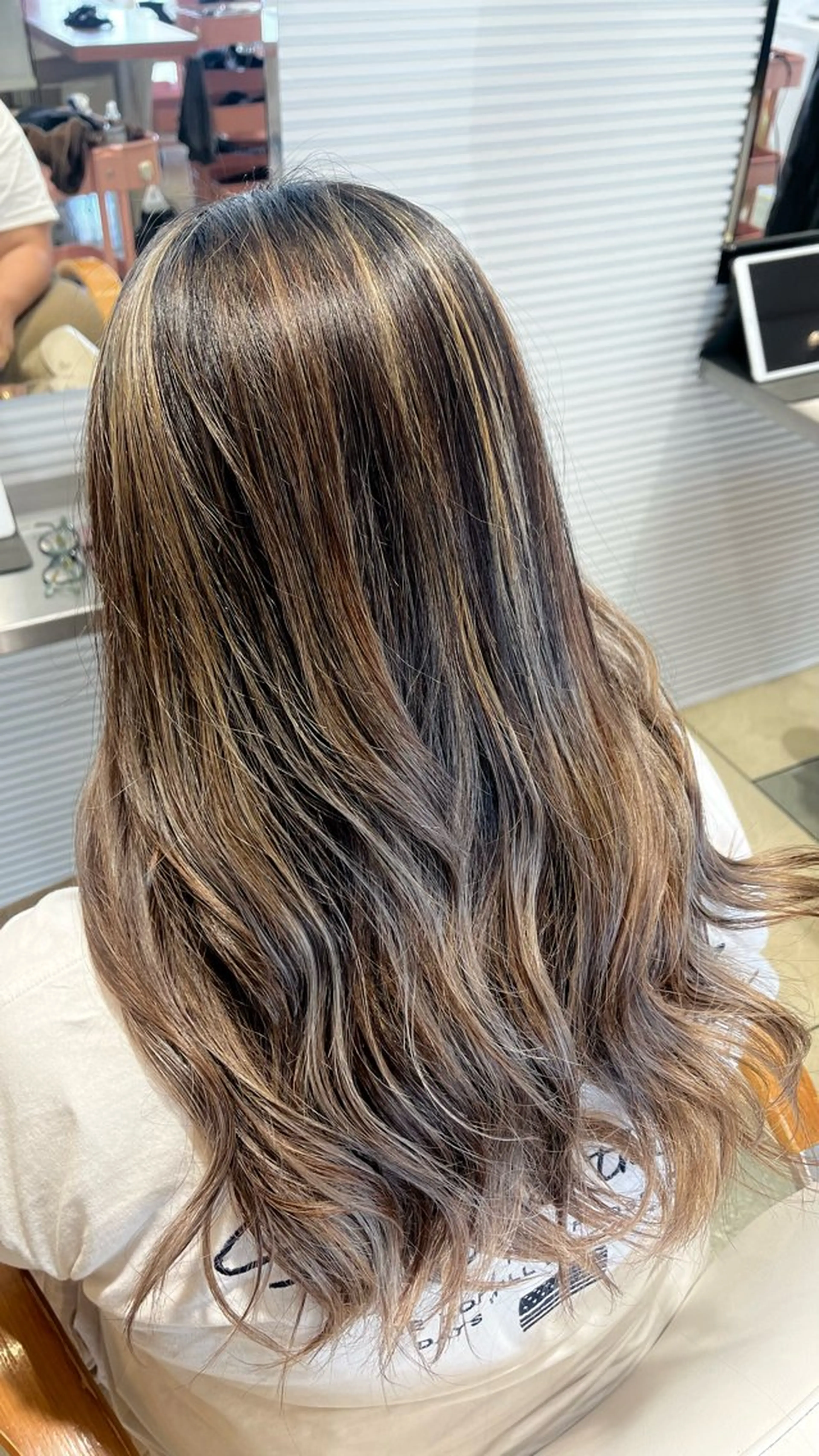 ロング カラー カット ヘアカラー ベージュカラー⌇﻿ くびれヘア.𐙚心音のヘアスタイル