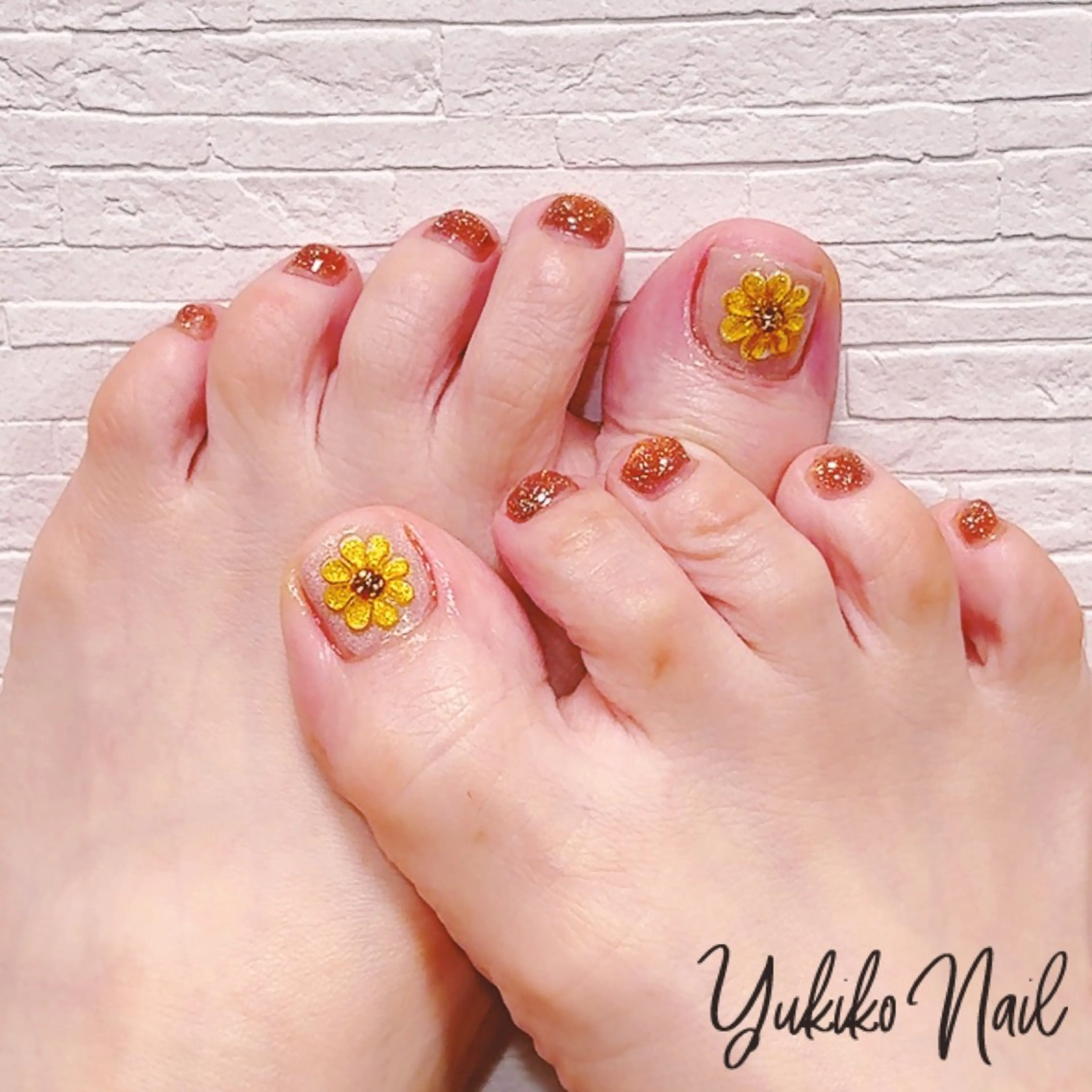 ネイル ブラウン フラッシュネイル フットネイル おそろいネイル ぷっくりネイル フットネイル ユキコ ネイルのネイルデザイン
